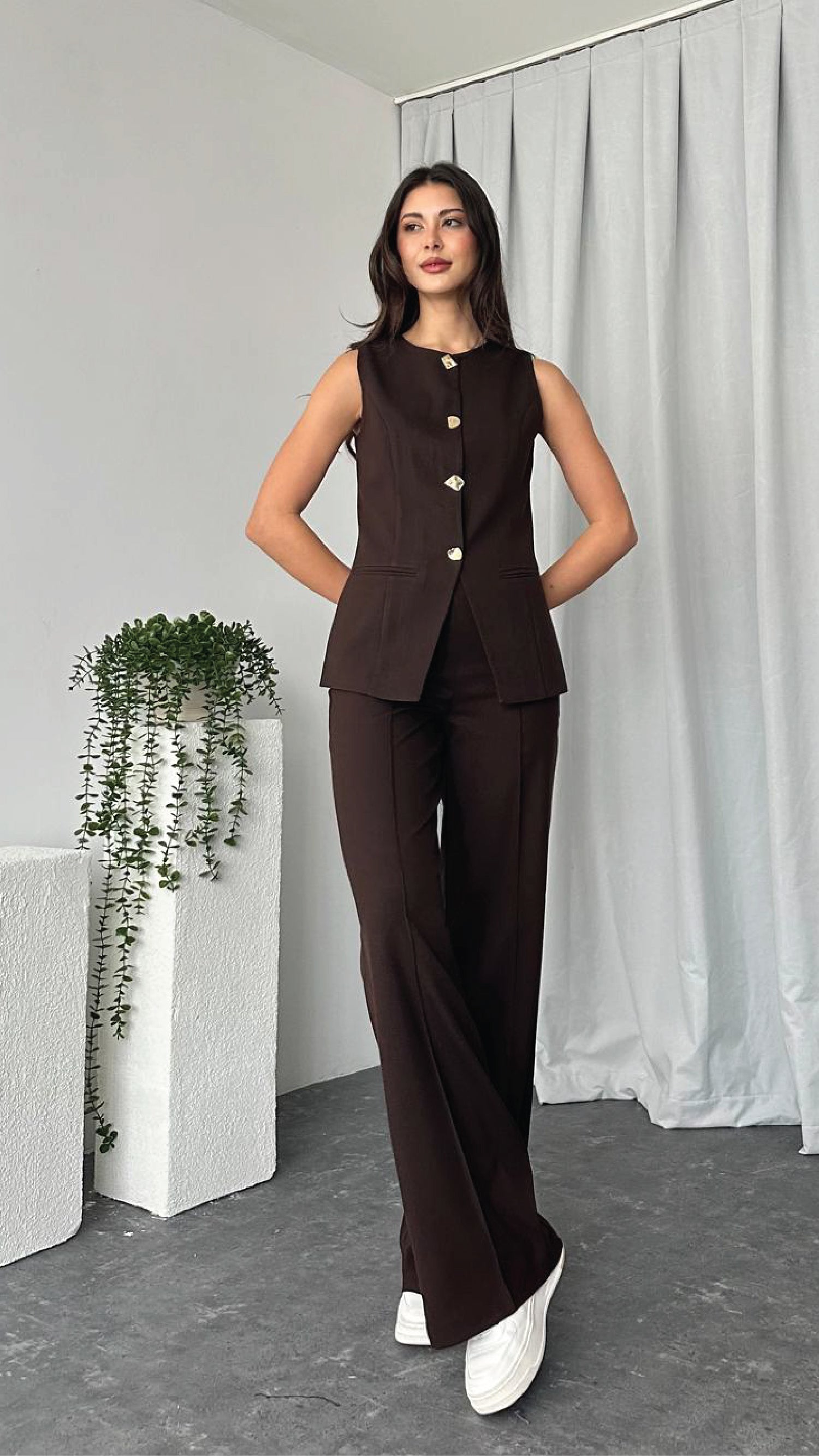 Leona Vest – Tailored Elegance