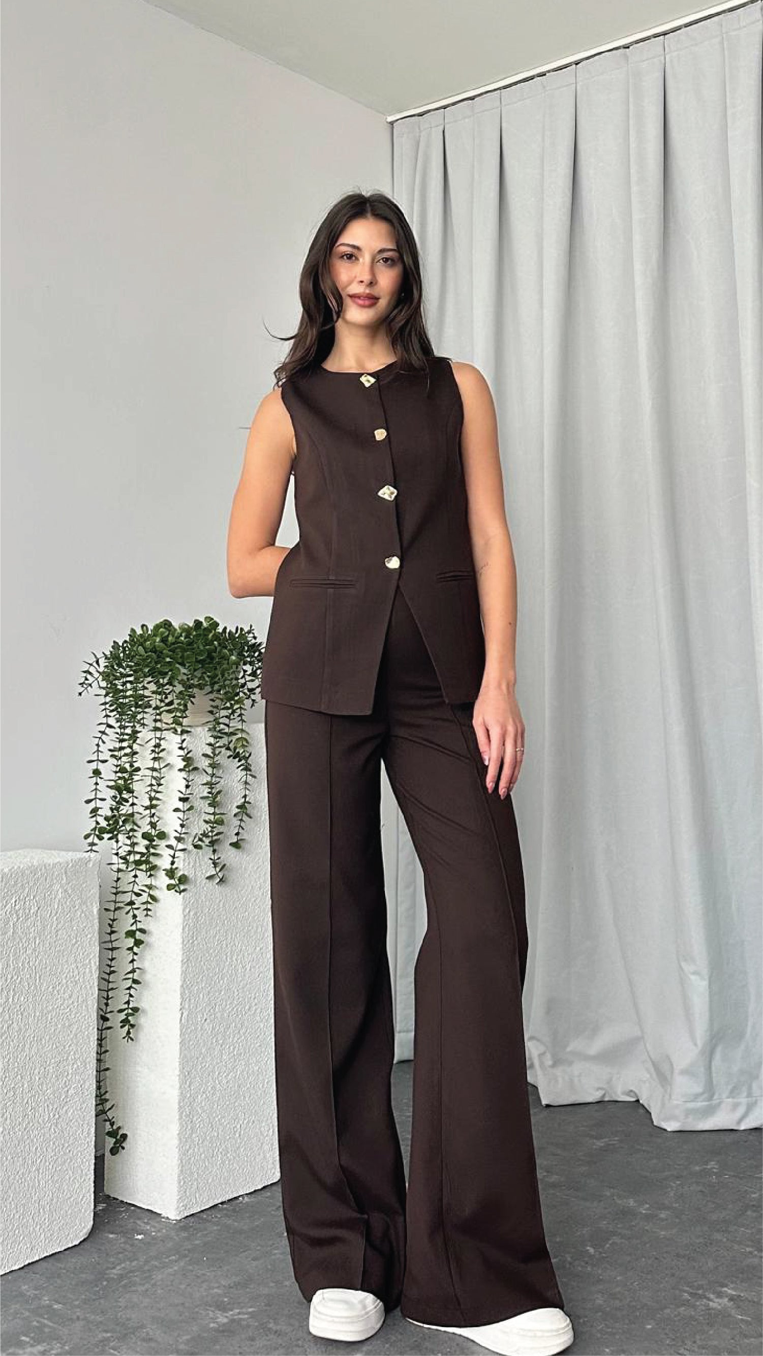 Leona Vest – Tailored Elegance