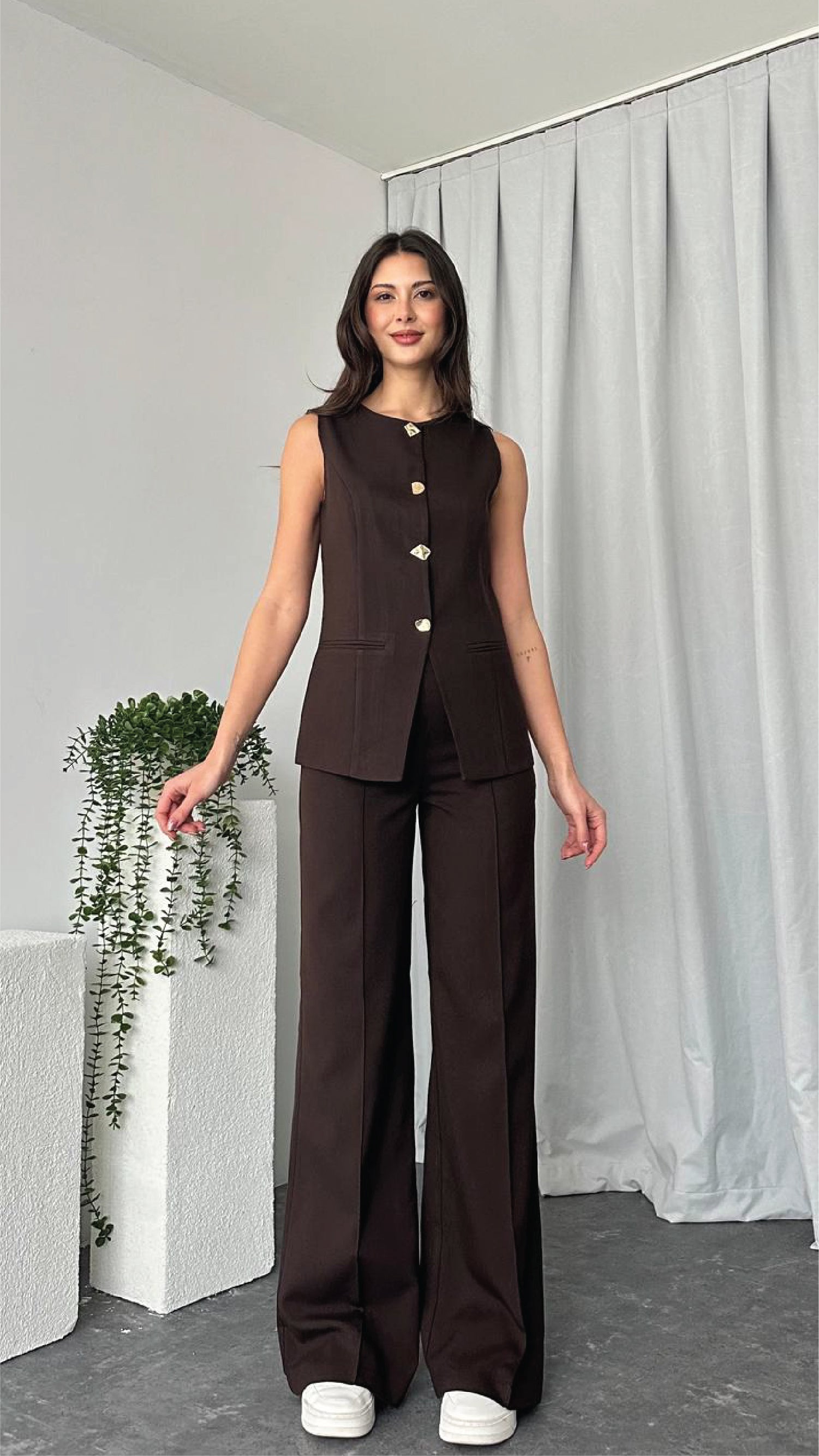 Leona Vest – Tailored Elegance