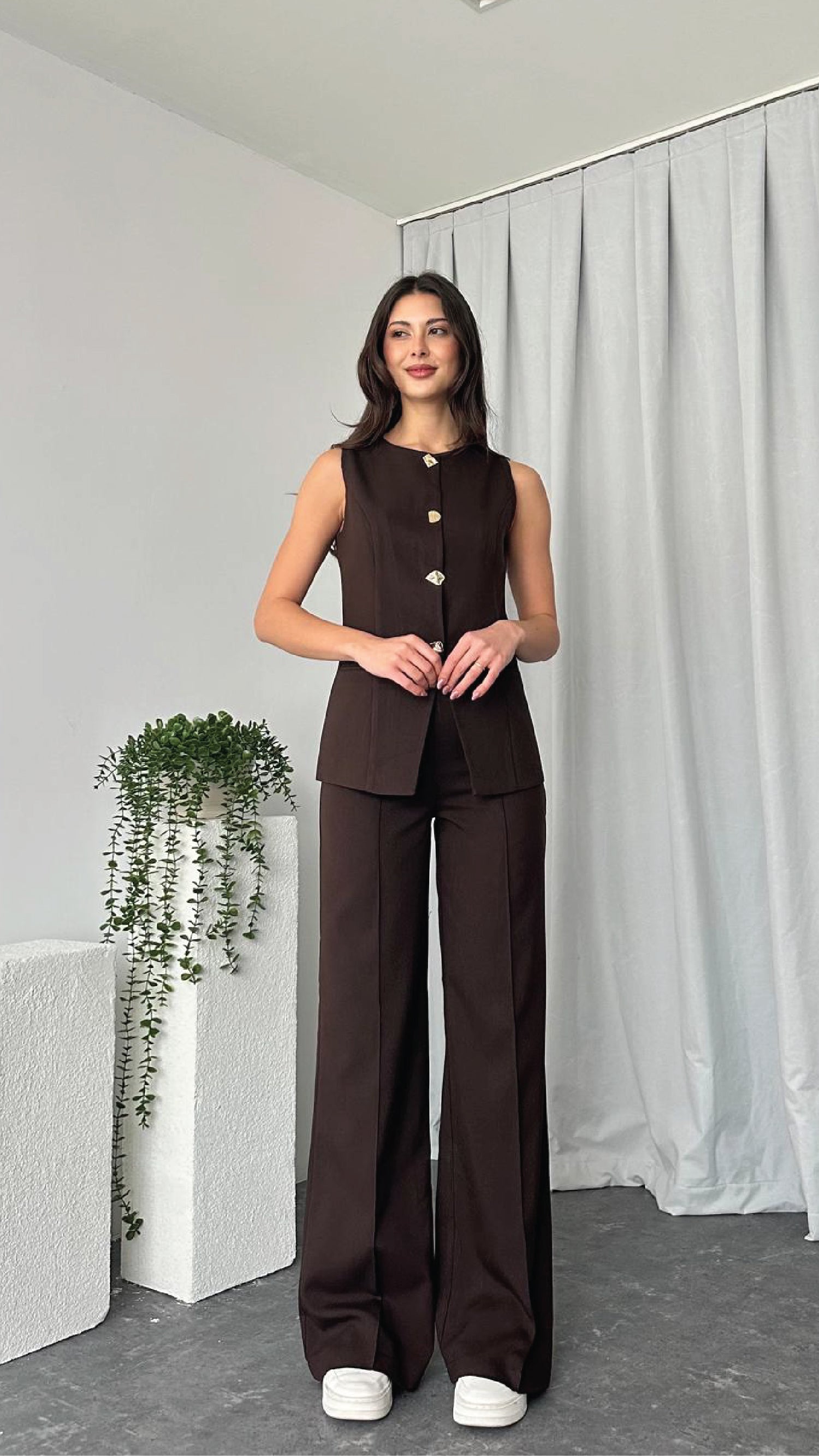 Leona Vest – Tailored Elegance