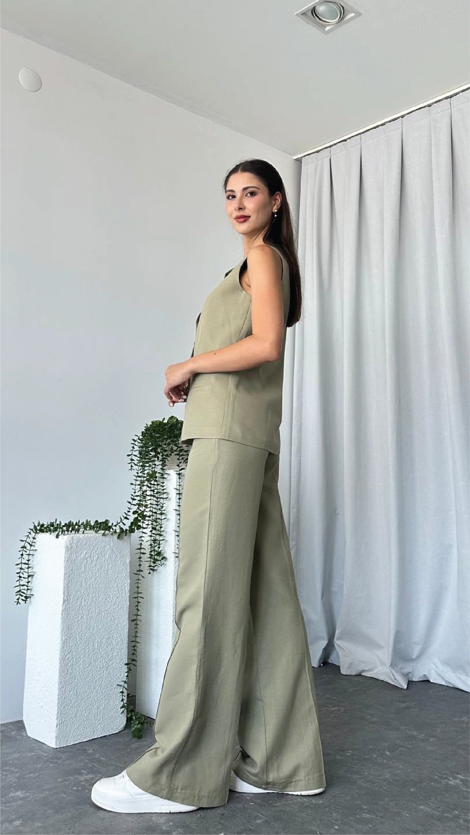 Leona Vest – Tailored Elegance