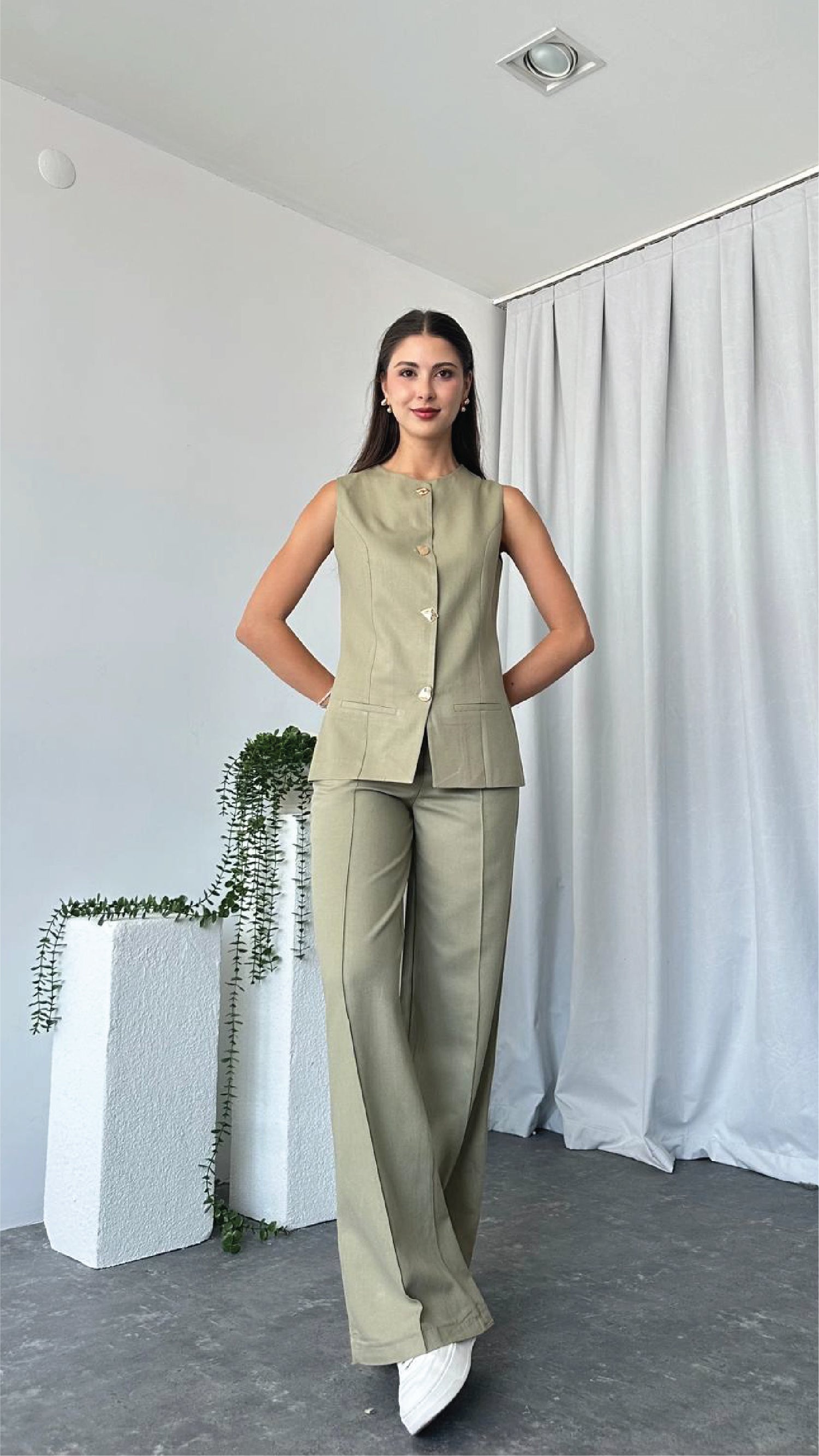Leona Vest – Tailored Elegance