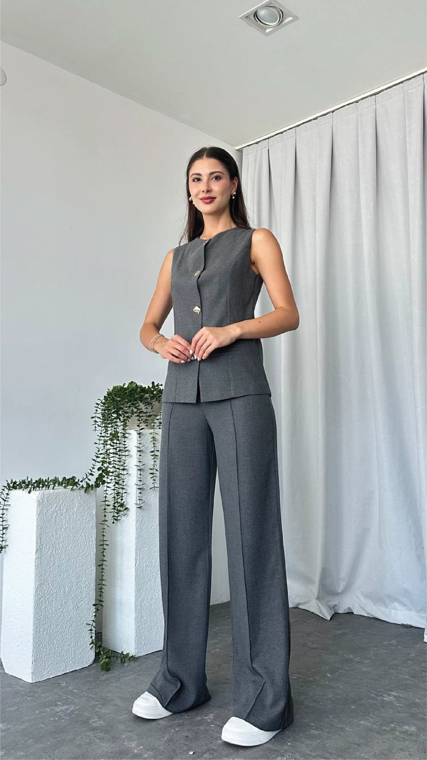 Leona Vest – Tailored Elegance