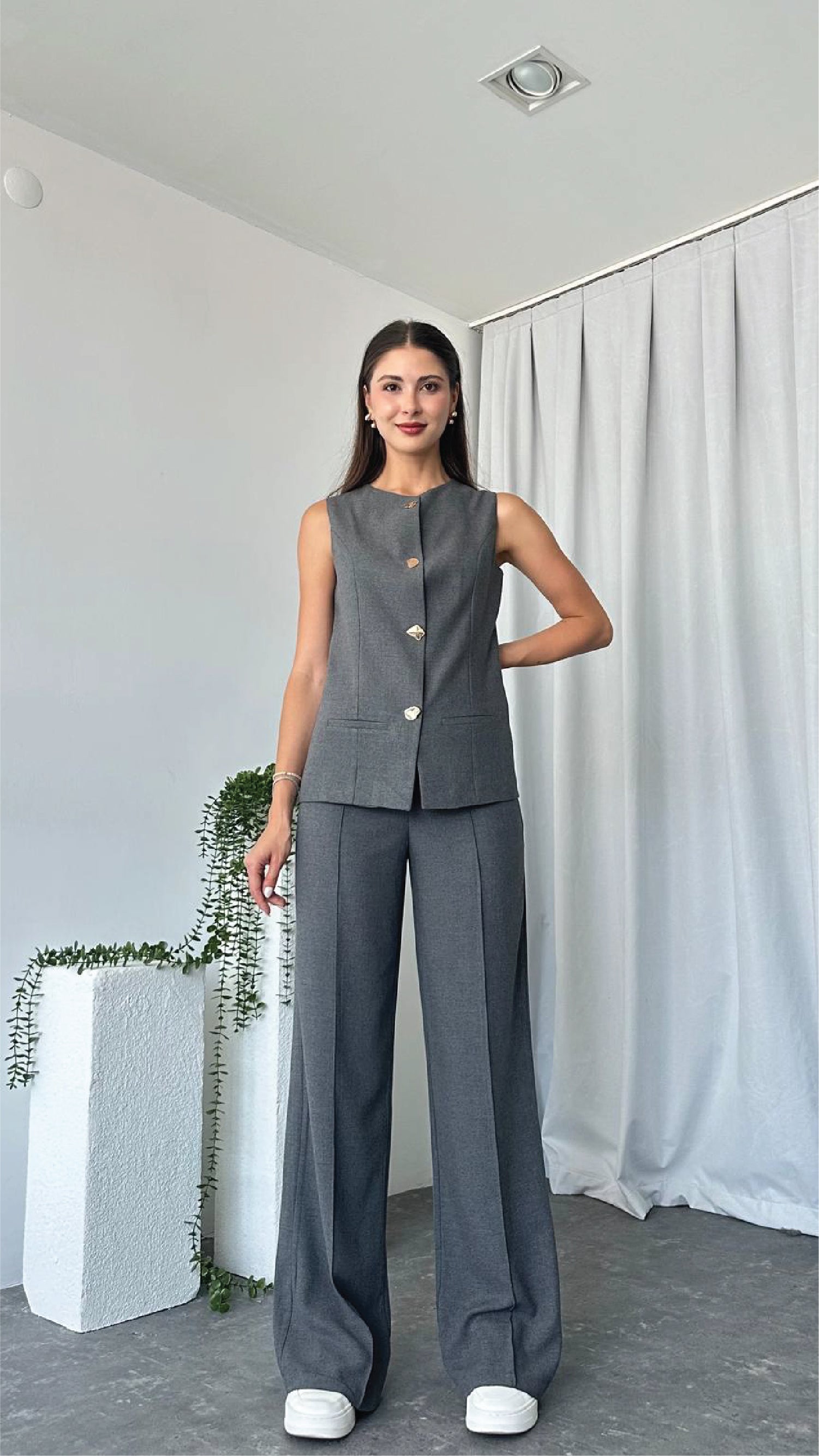 Leona Vest – Tailored Elegance
