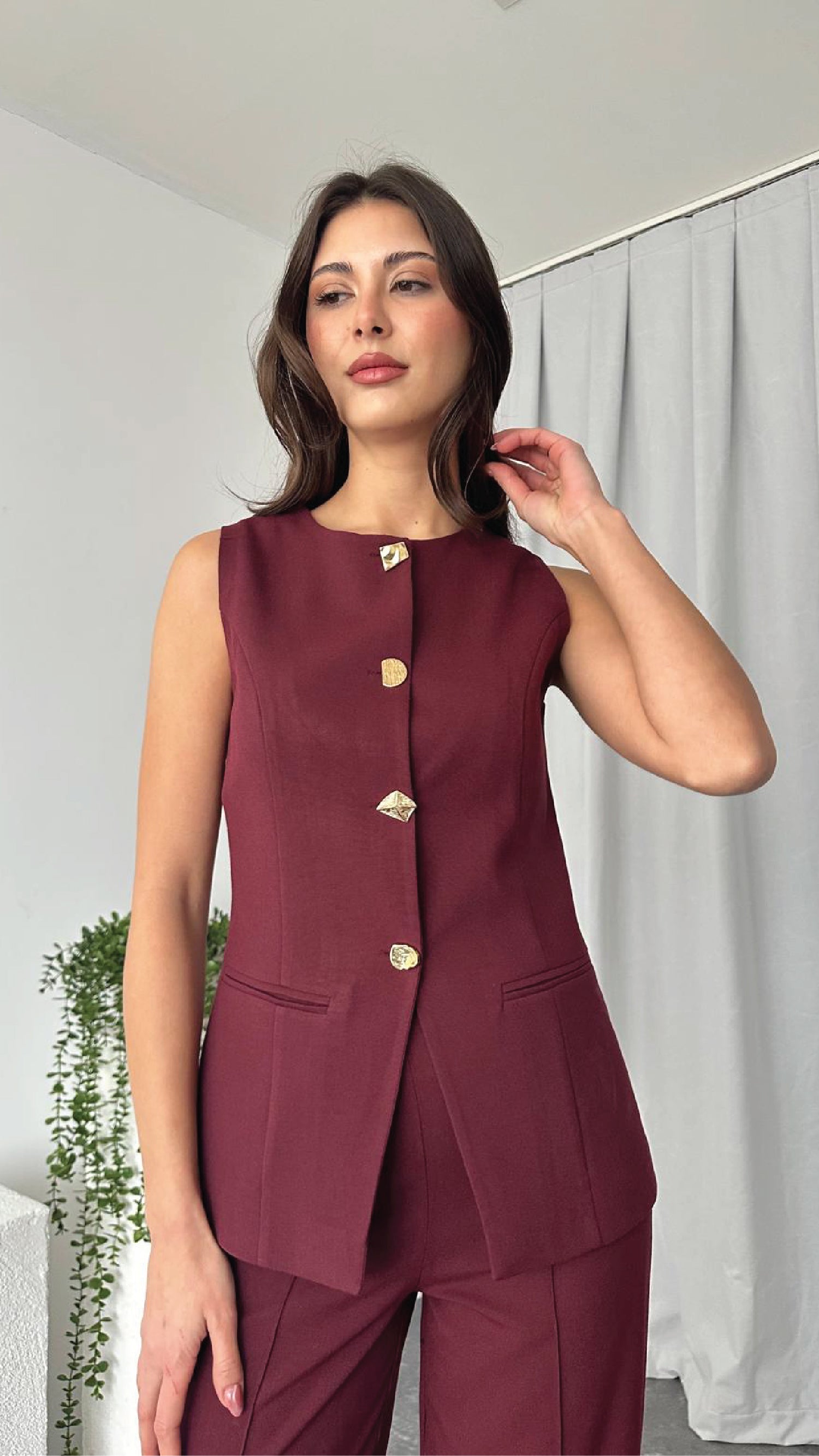 Leona Vest – Tailored Elegance