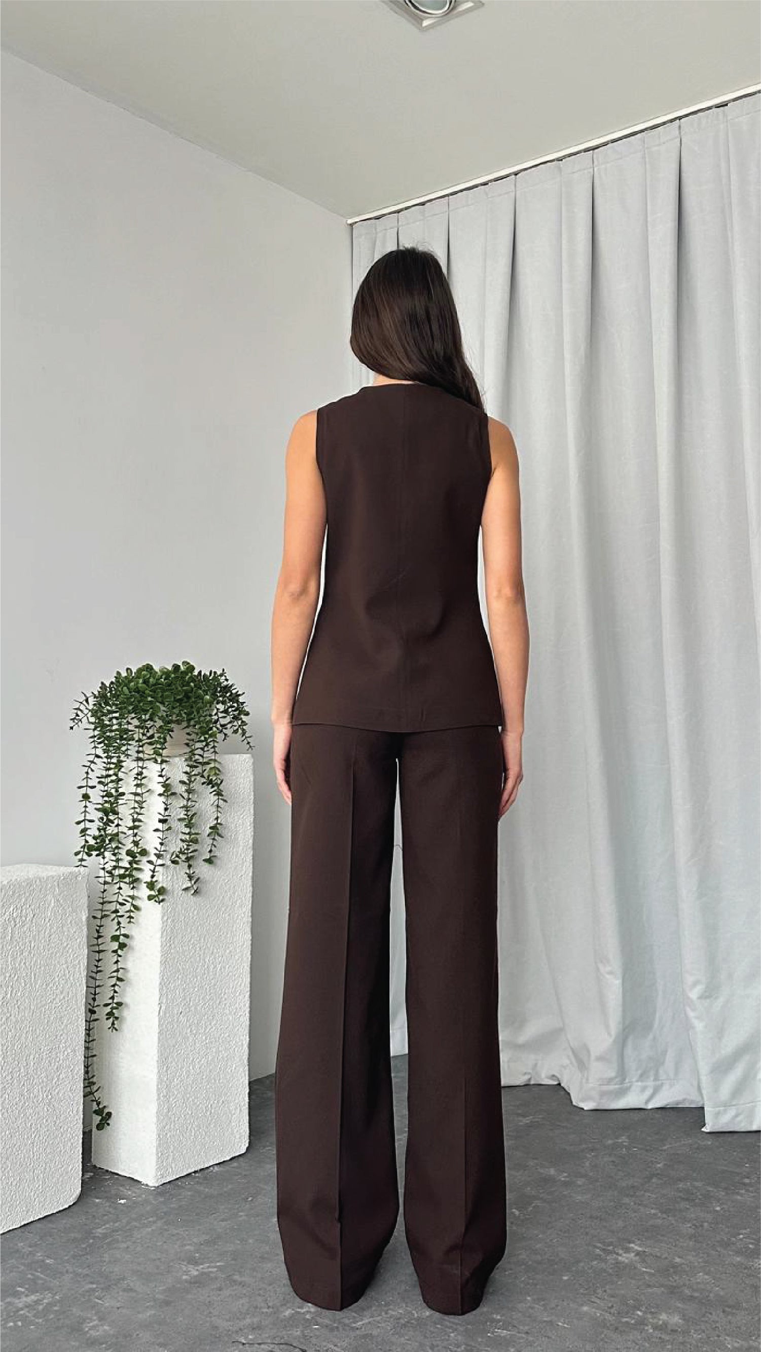 Leona Vest – Tailored Elegance