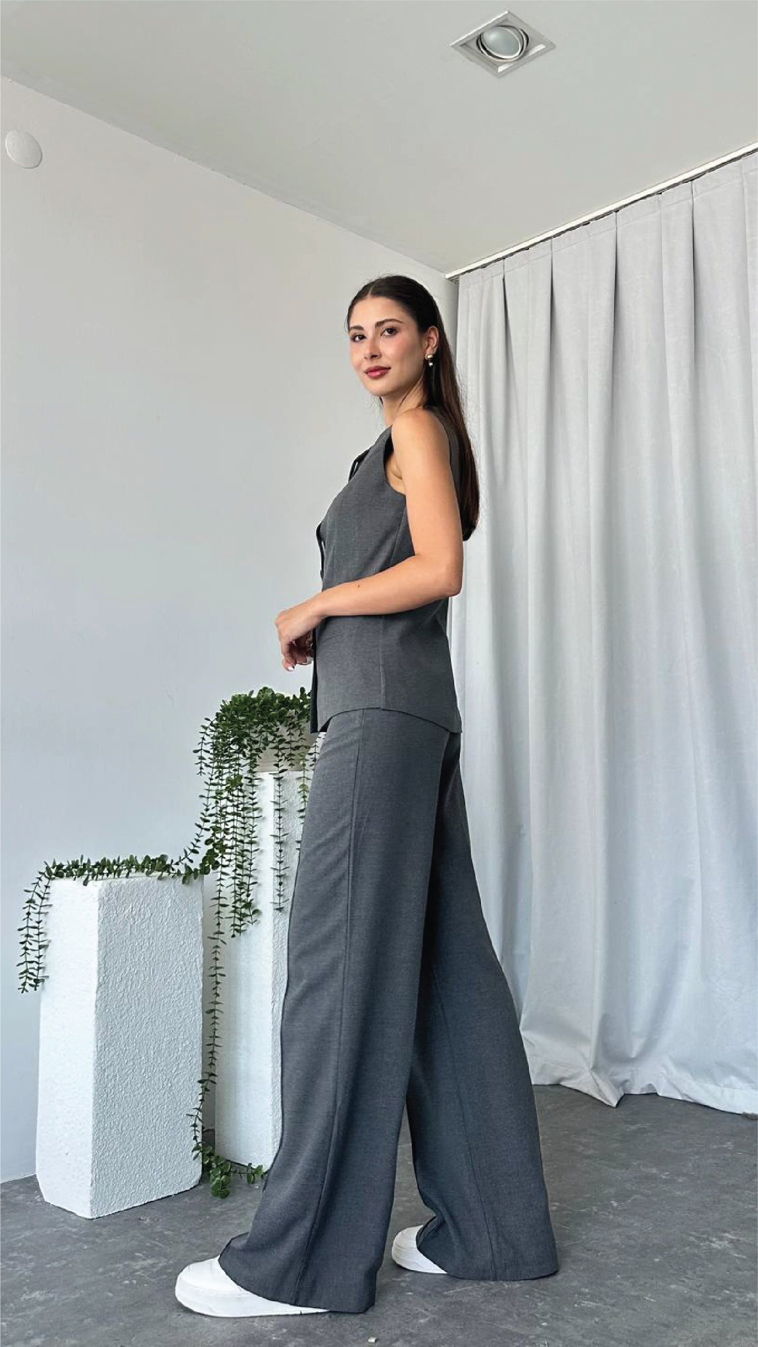 Leona Vest – Tailored Elegance