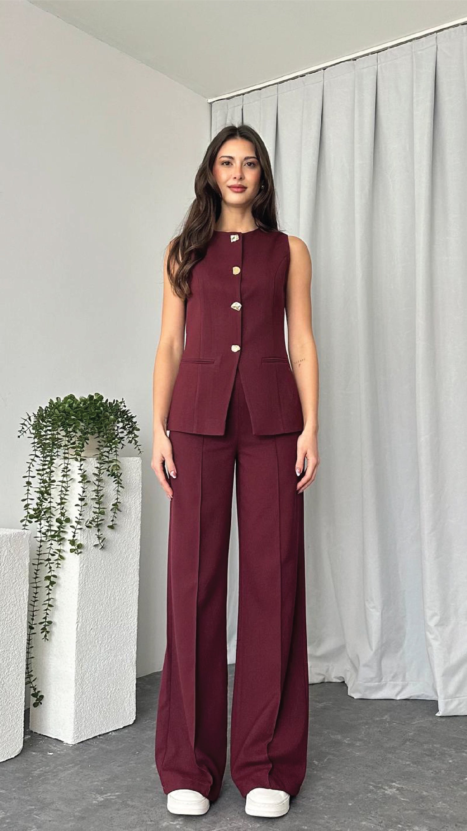 Leona Vest – Tailored Elegance