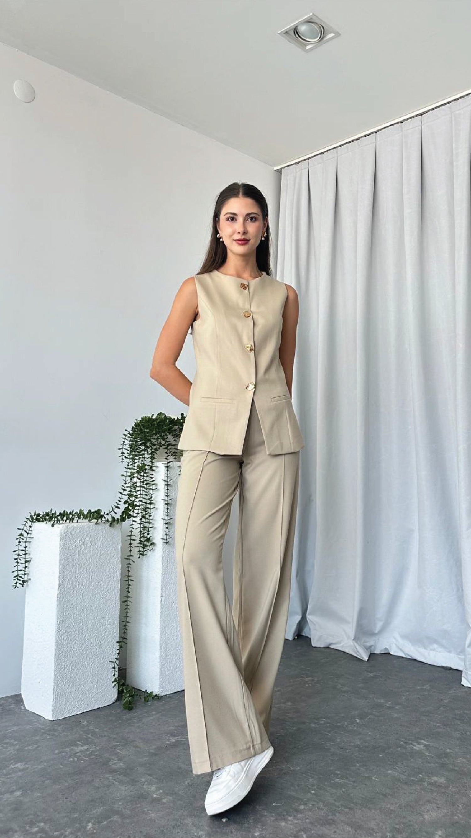Leona Vest – Tailored Elegance