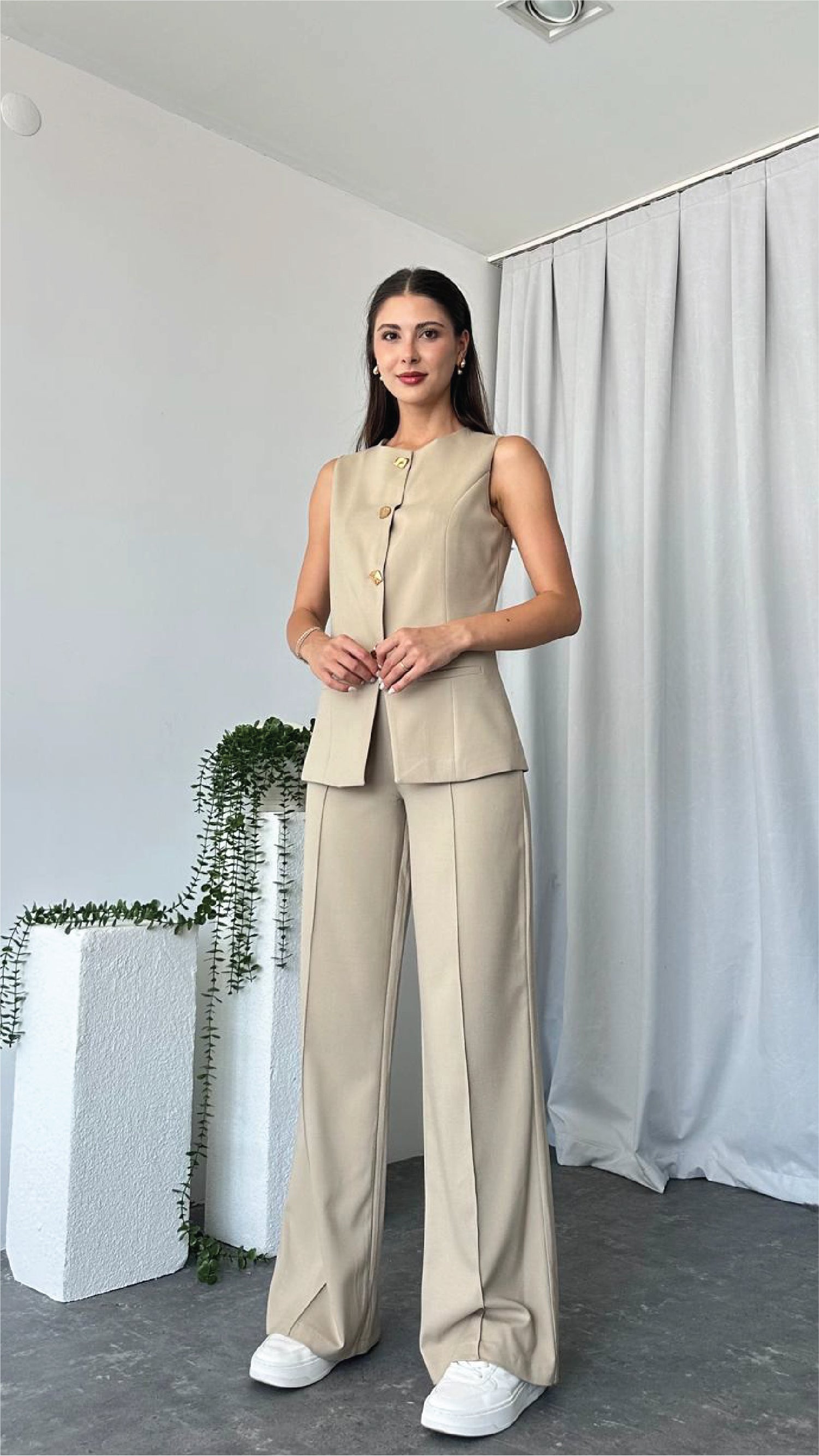 Leona Vest – Tailored Elegance