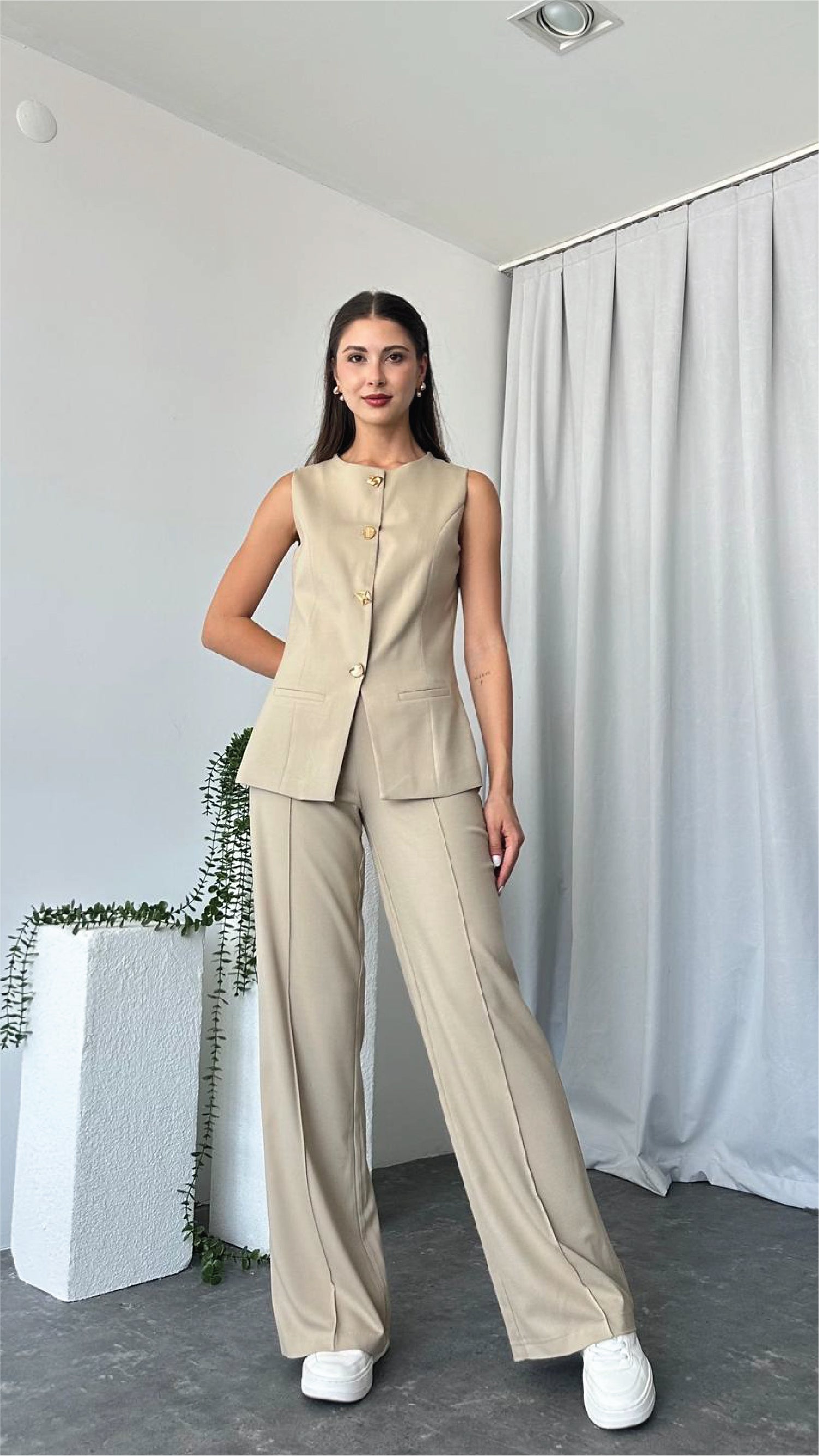 Leona Vest – Tailored Elegance