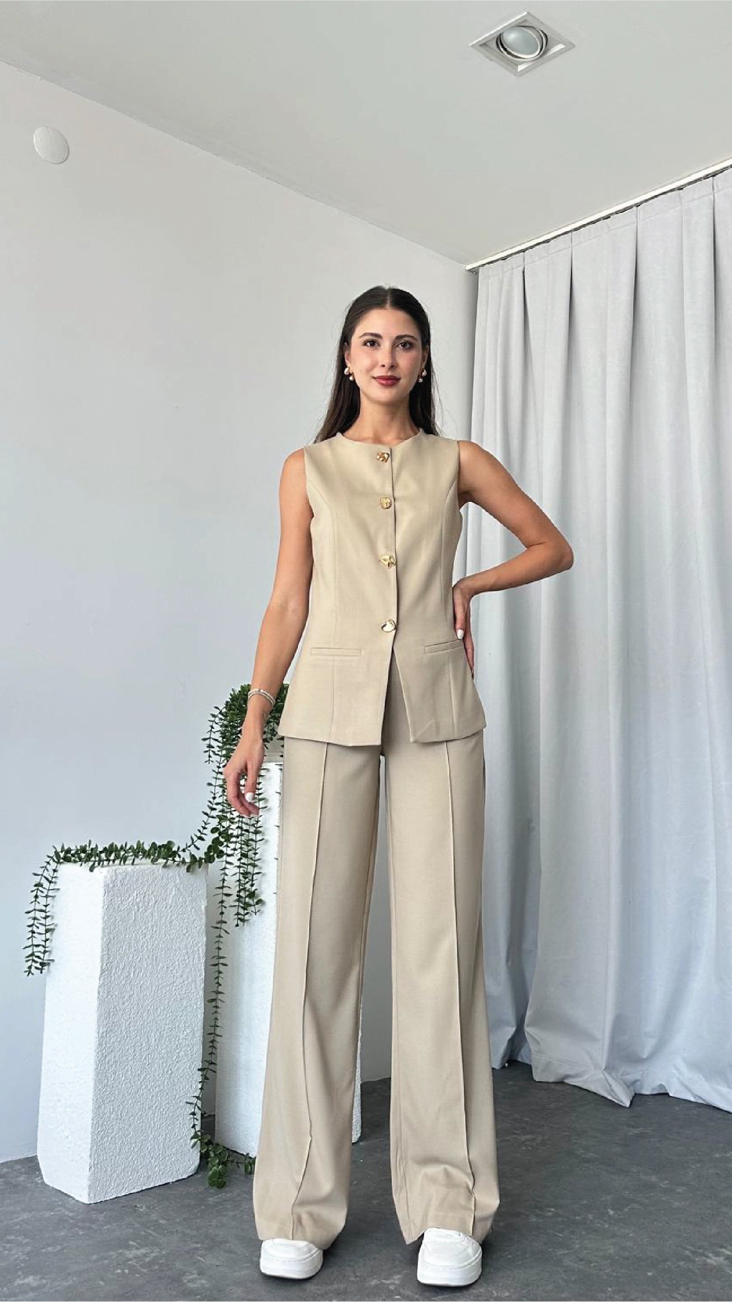 Leona Vest – Tailored Elegance