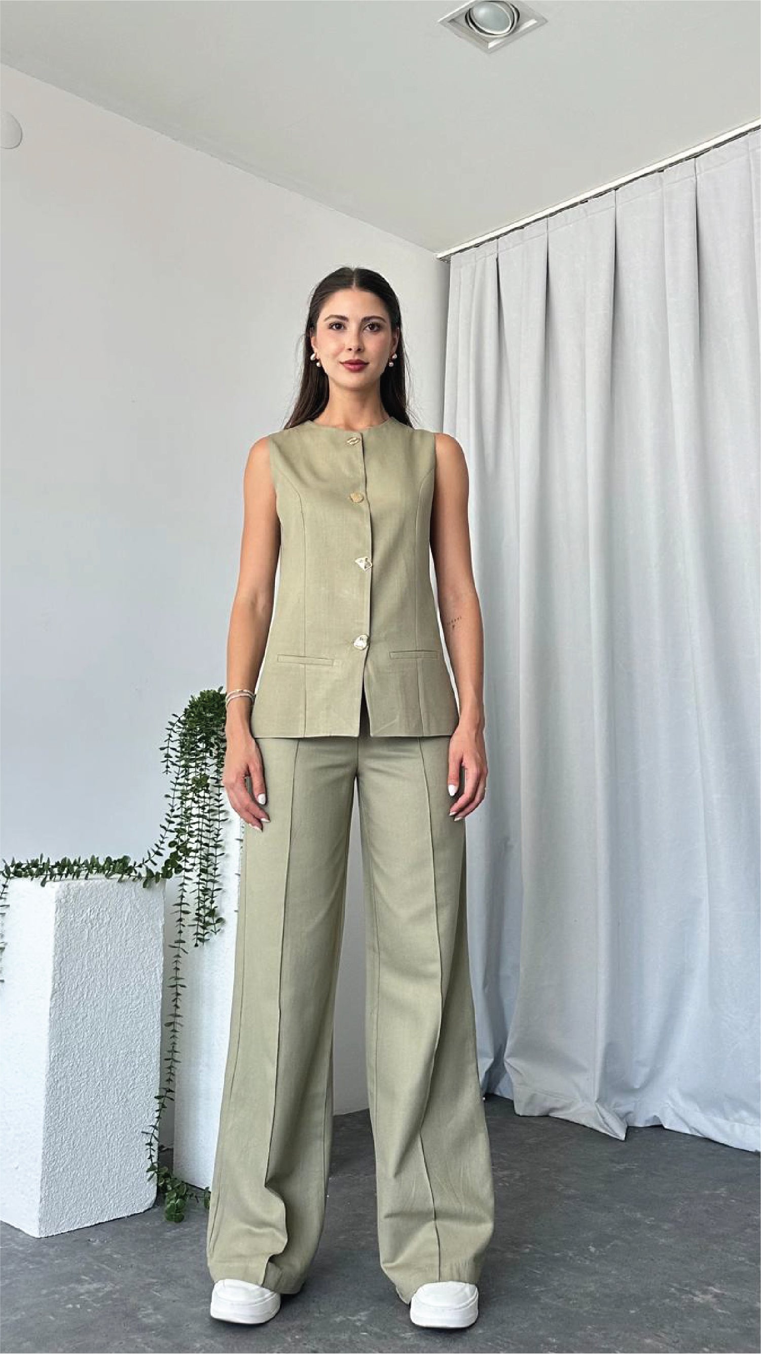 Leona Vest – Tailored Elegance