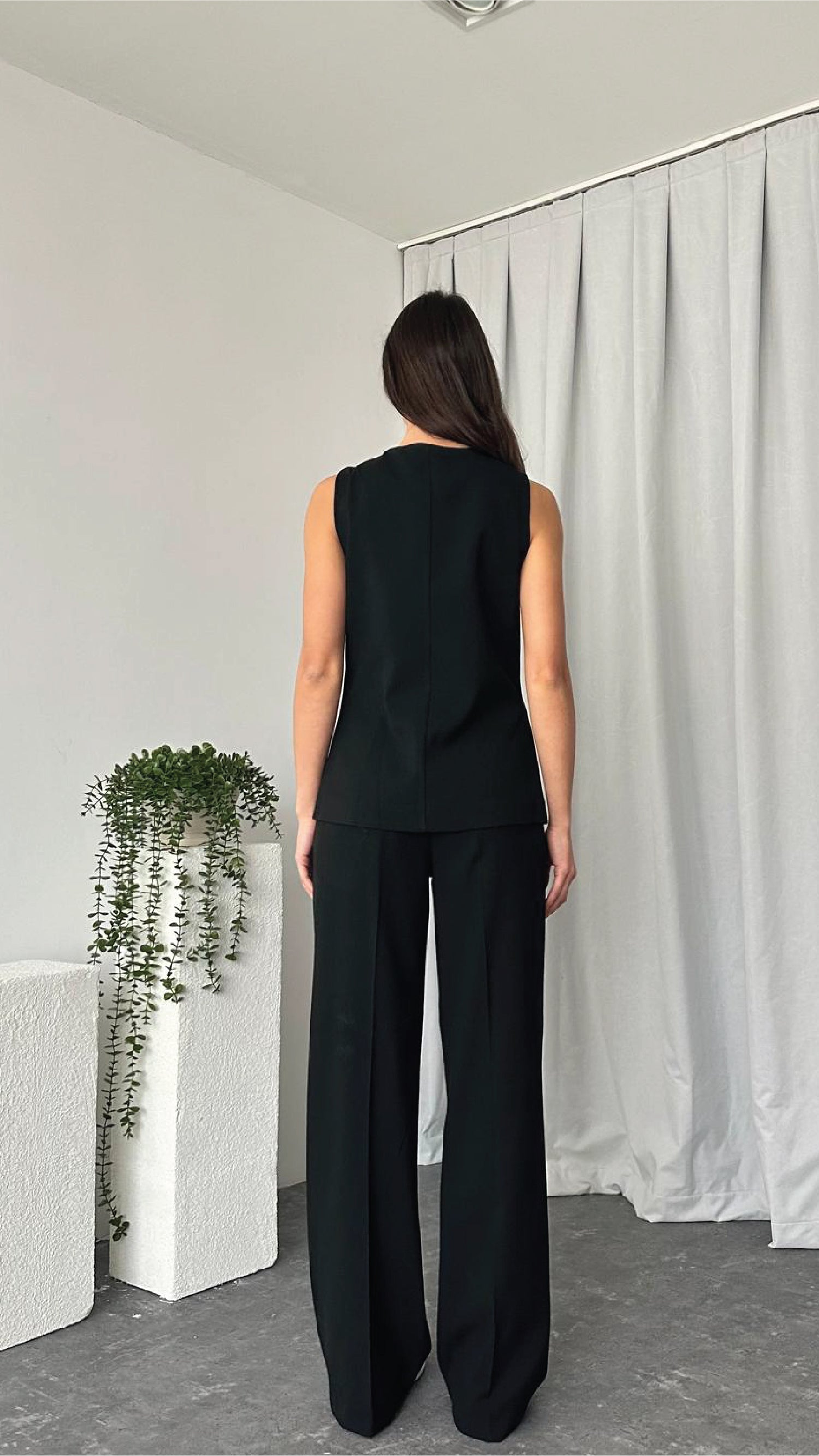 Leona Vest – Tailored Elegance