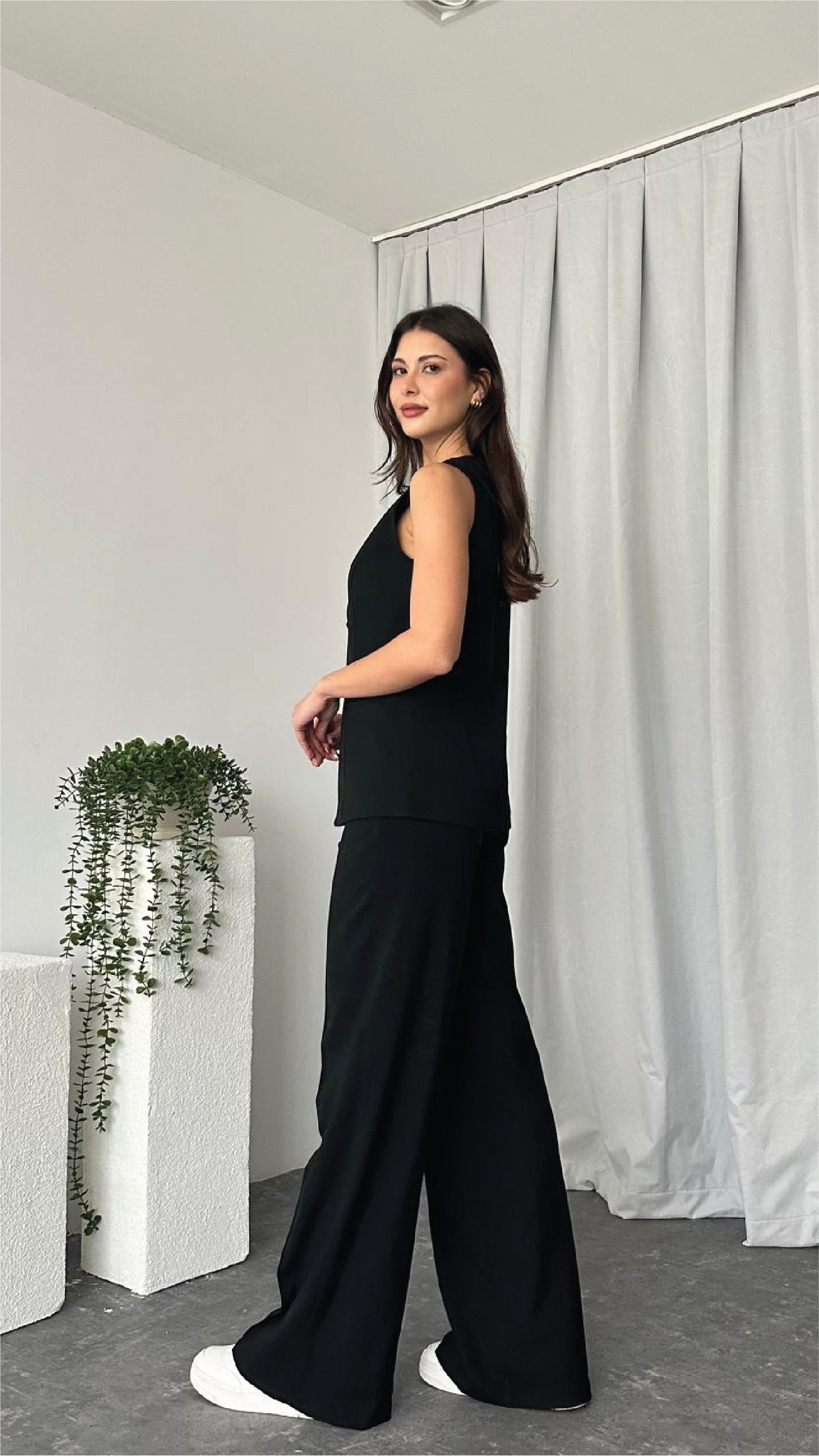 Leona Vest – Tailored Elegance