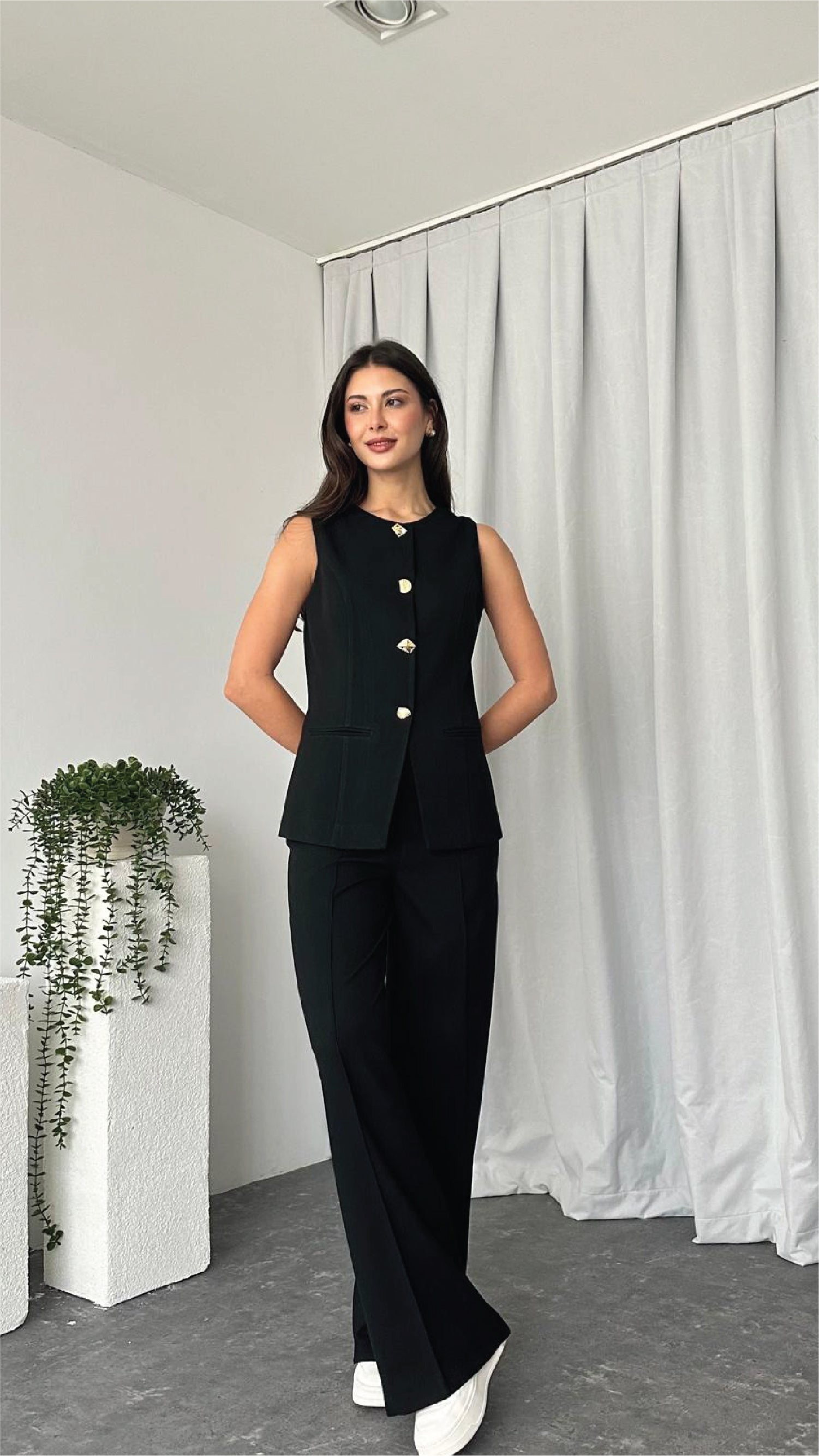 Leona Vest – Tailored Elegance