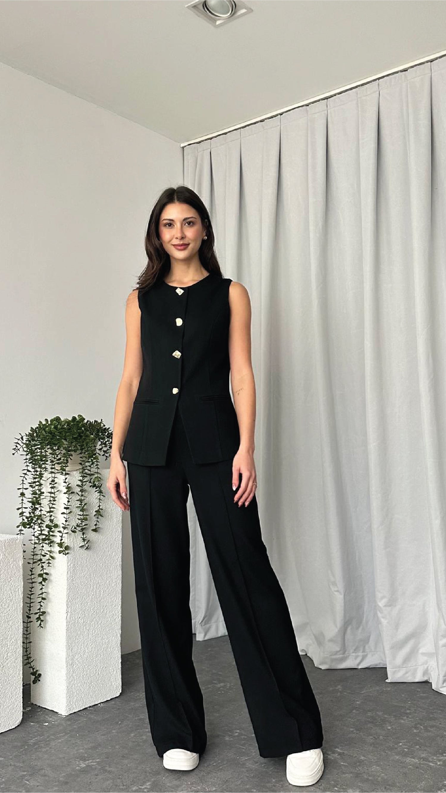 Leona Vest – Tailored Elegance