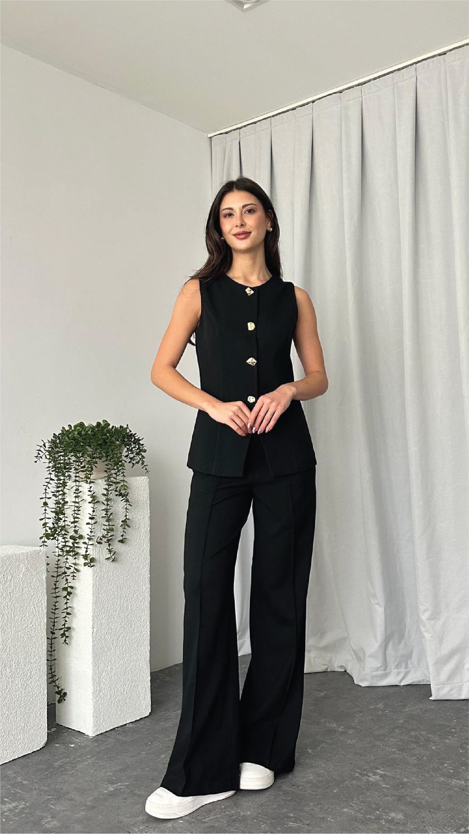 Leona Vest – Tailored Elegance