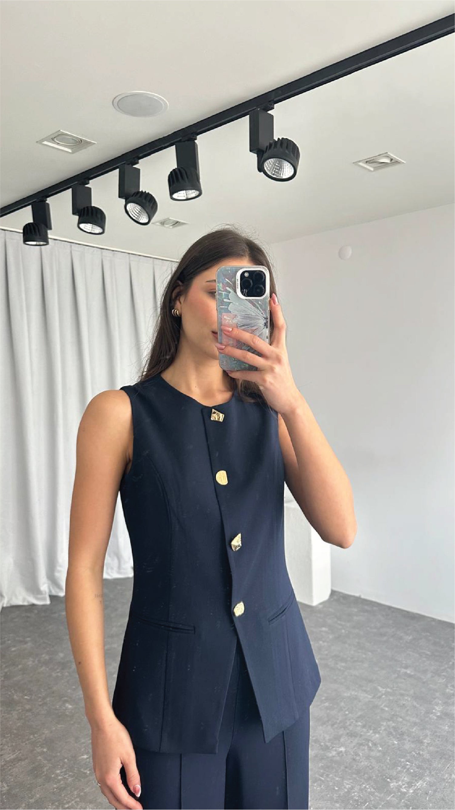 Leona Vest – Tailored Elegance