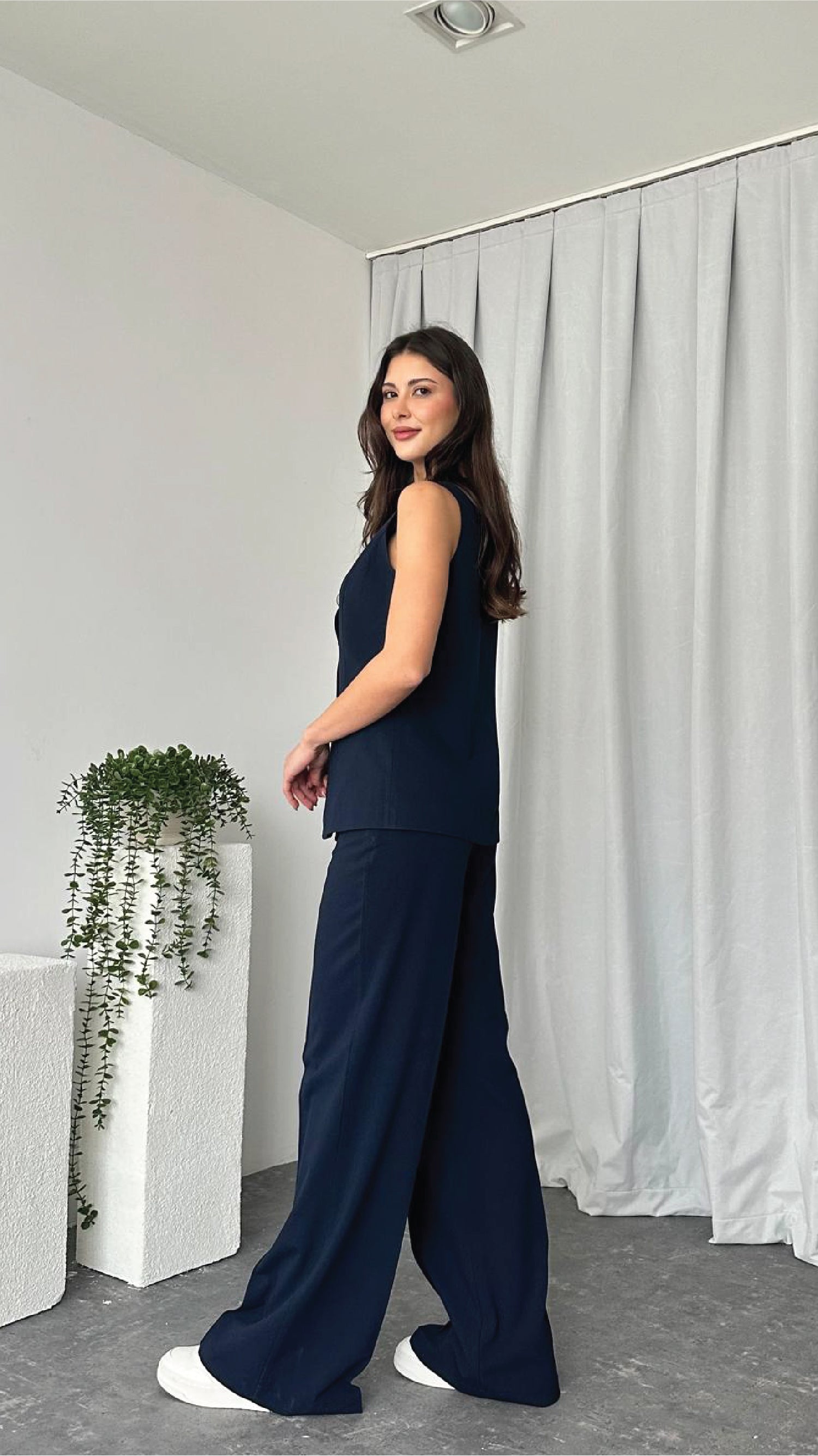 Leona Vest – Tailored Elegance