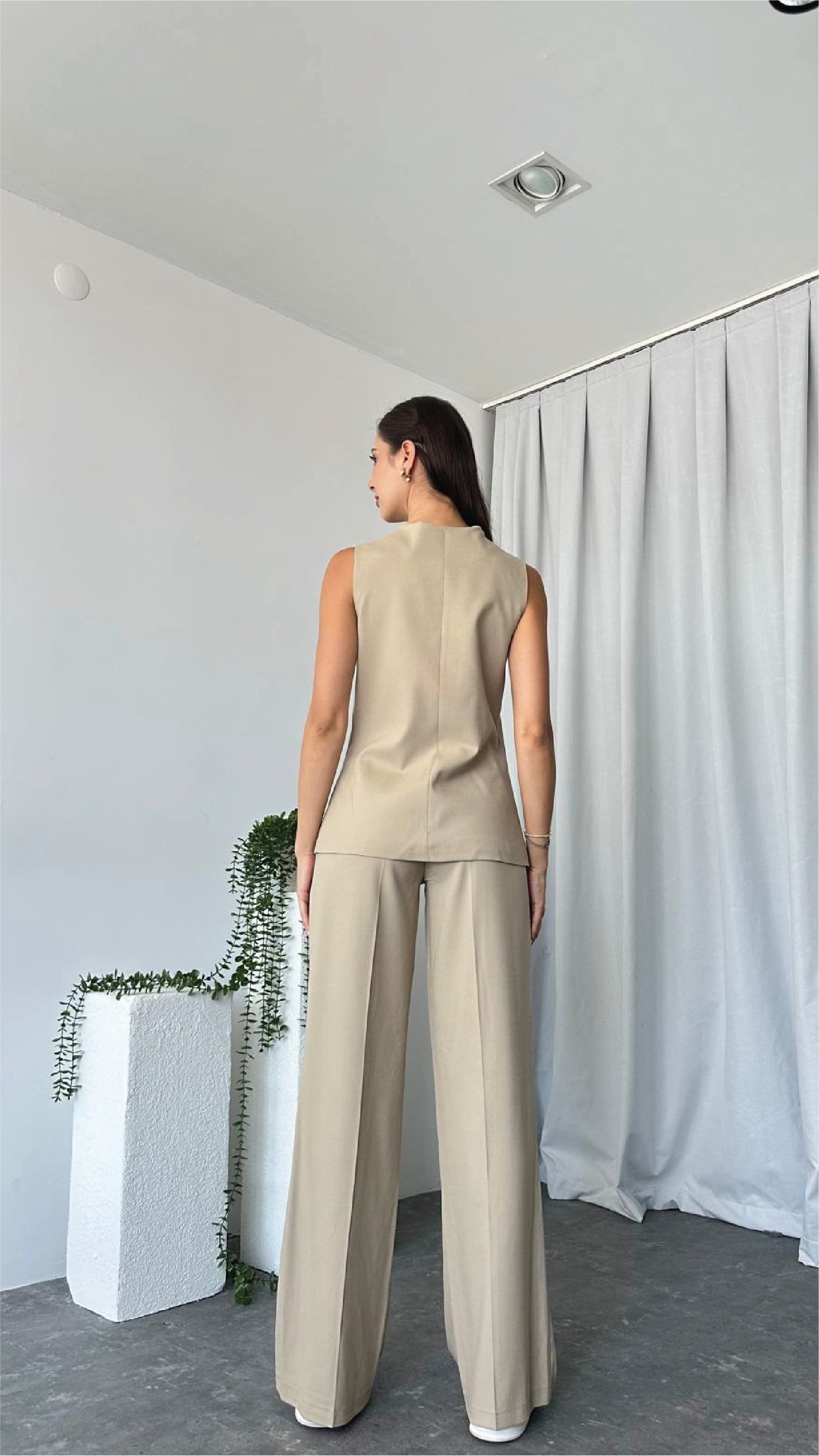 Leona Vest – Tailored Elegance