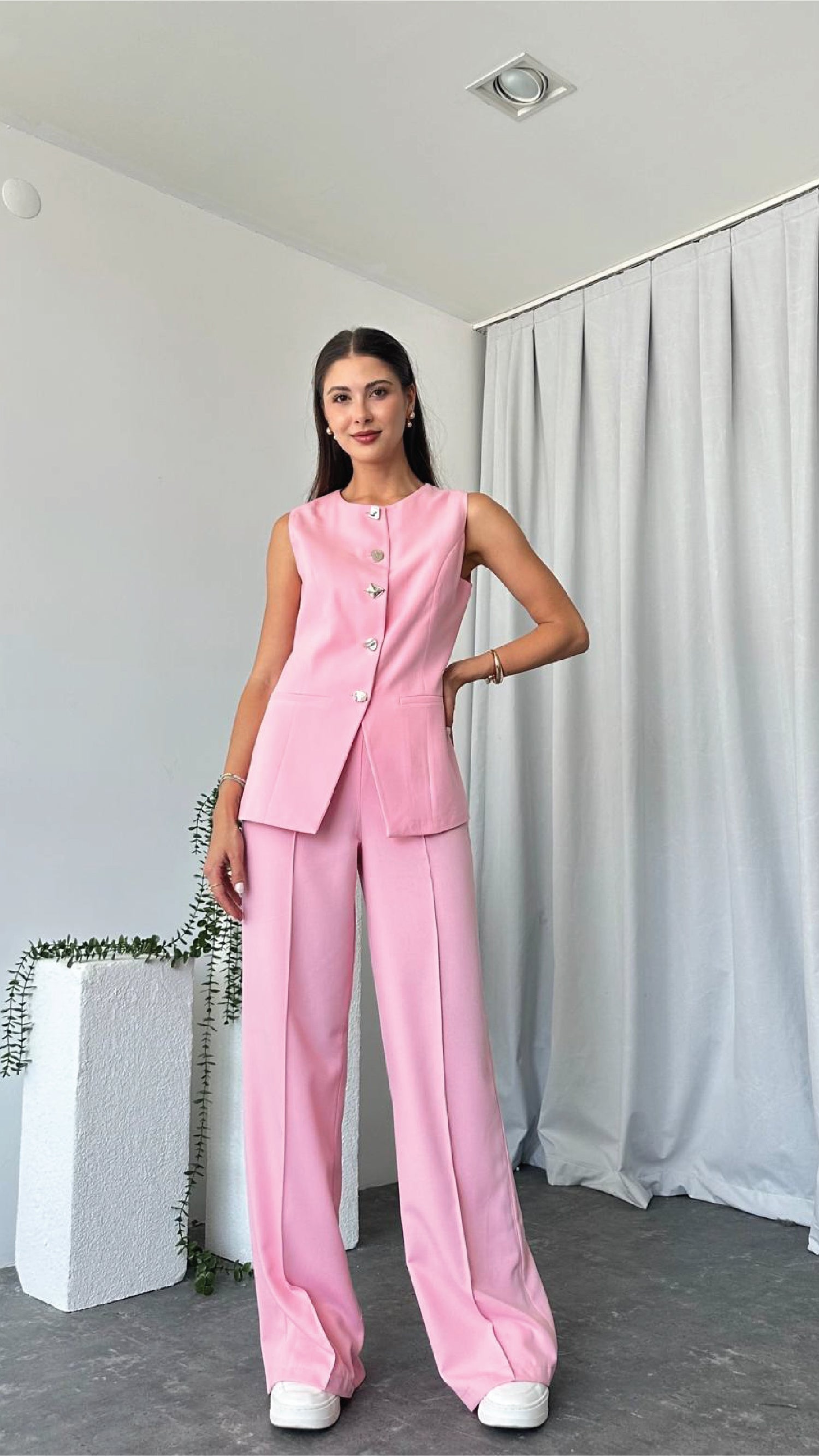 Leona Vest – Tailored Elegance