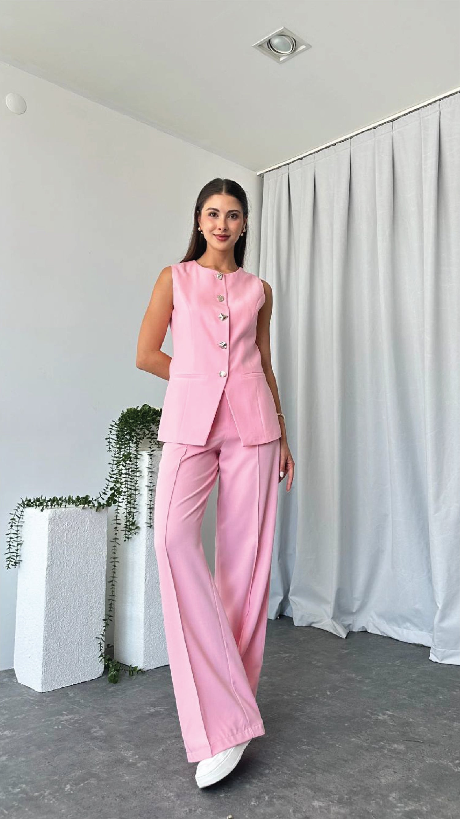 Leona Vest – Tailored Elegance