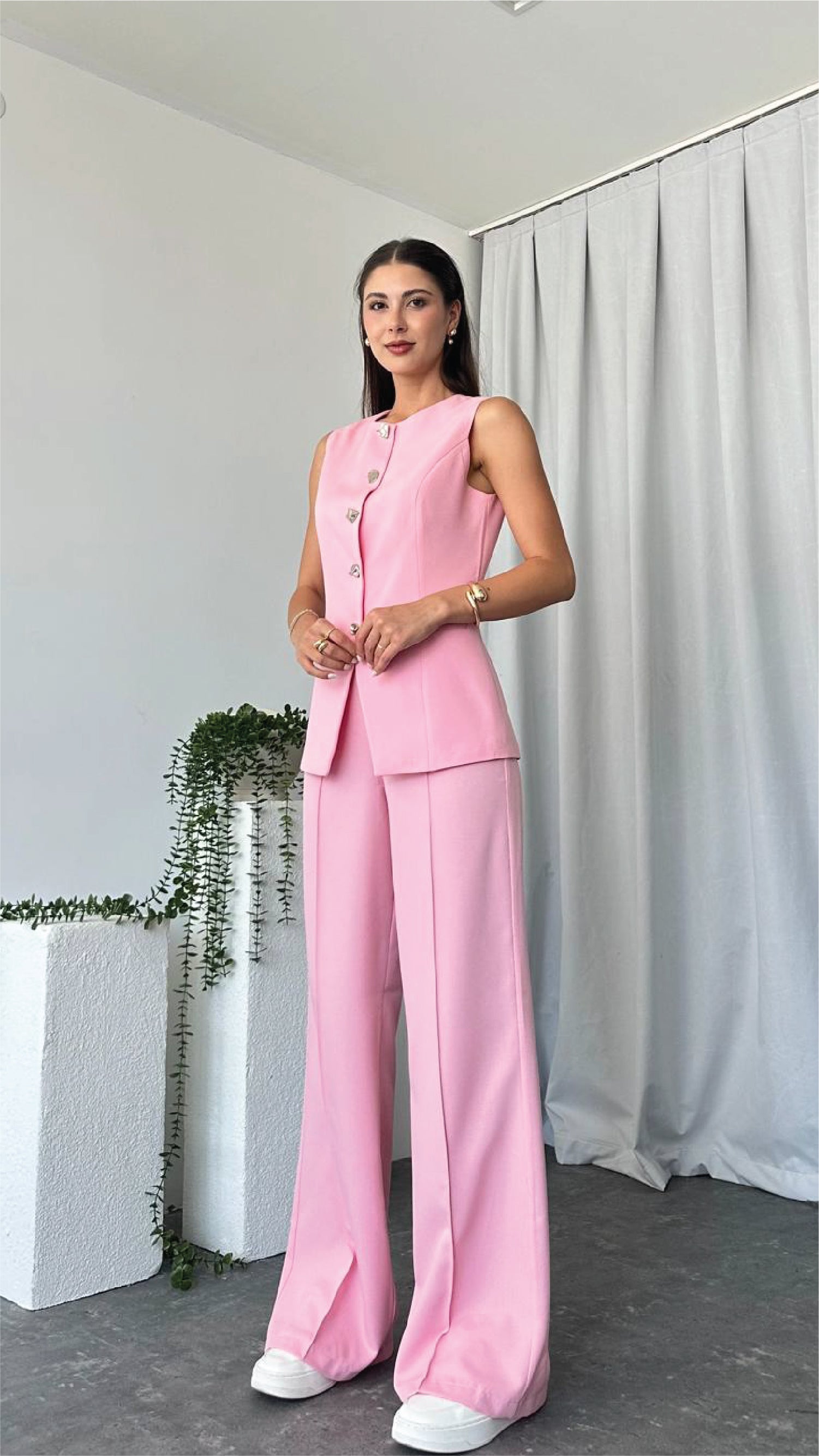 Leona Vest – Tailored Elegance