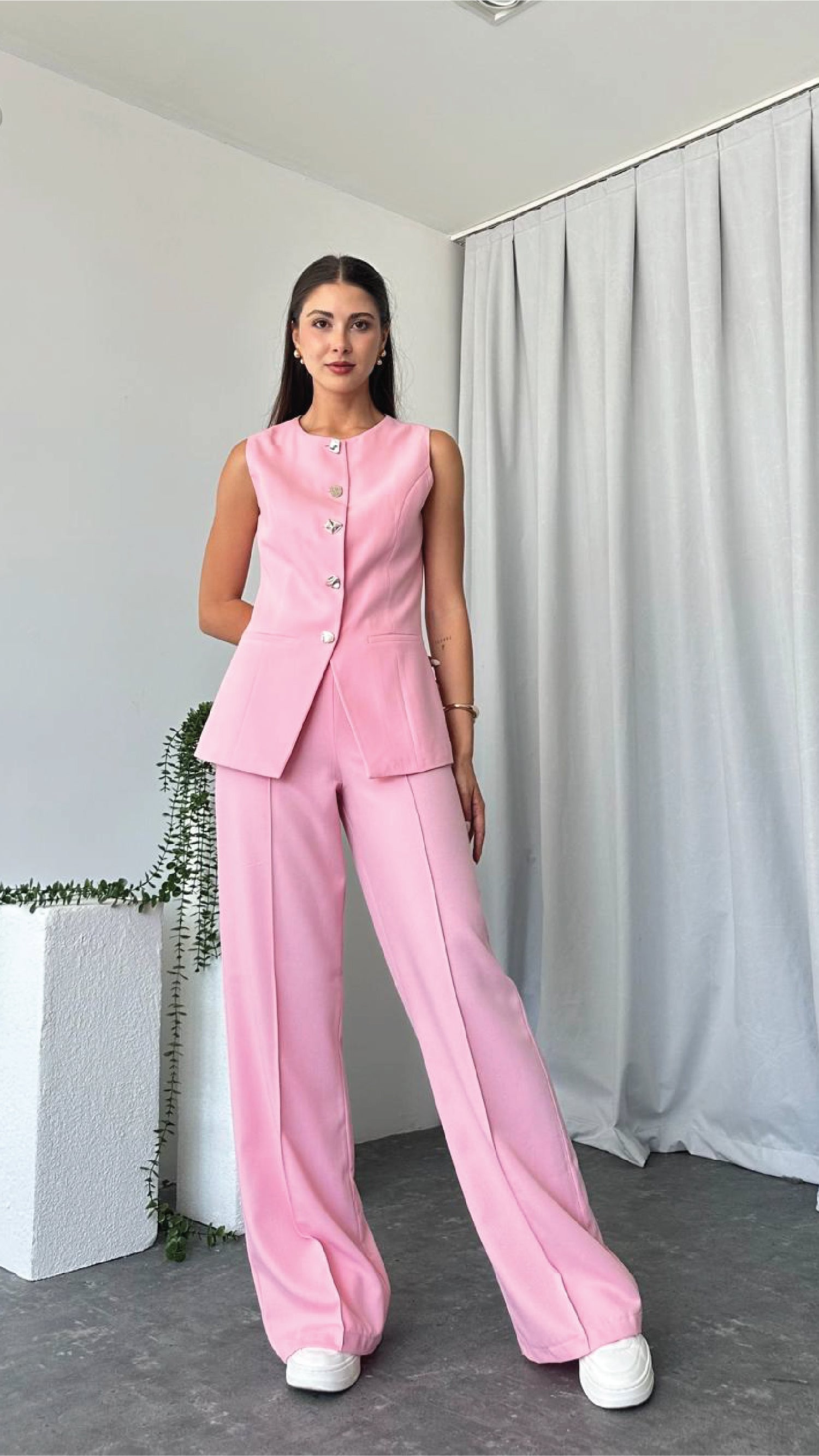 Leona Vest – Tailored Elegance