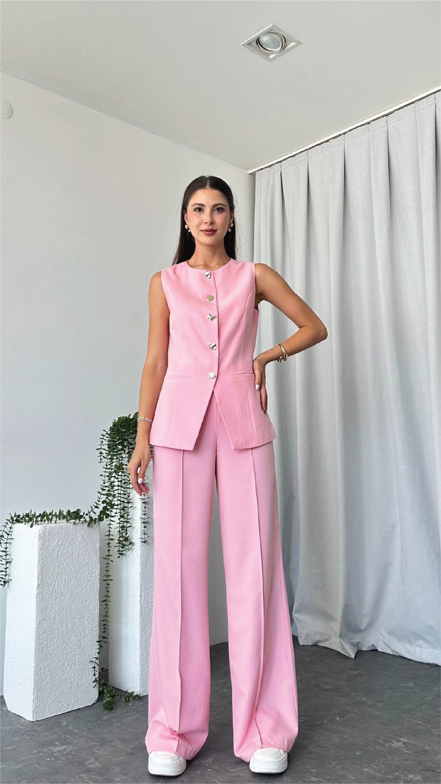 Leona Vest – Tailored Elegance