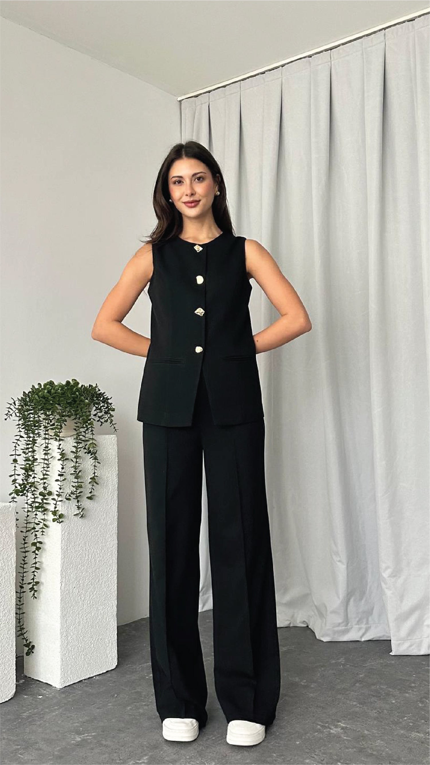 Leona Vest – Tailored Elegance