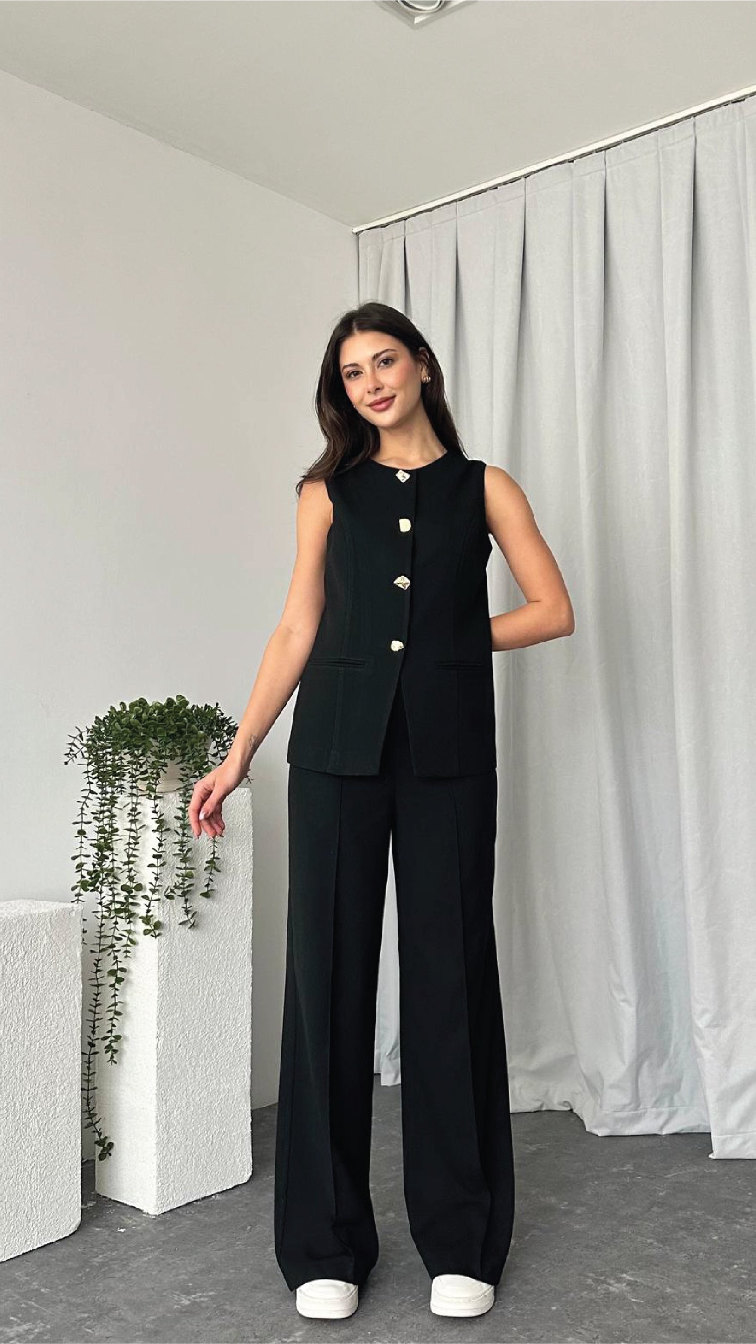 Leona Vest – Tailored Elegance