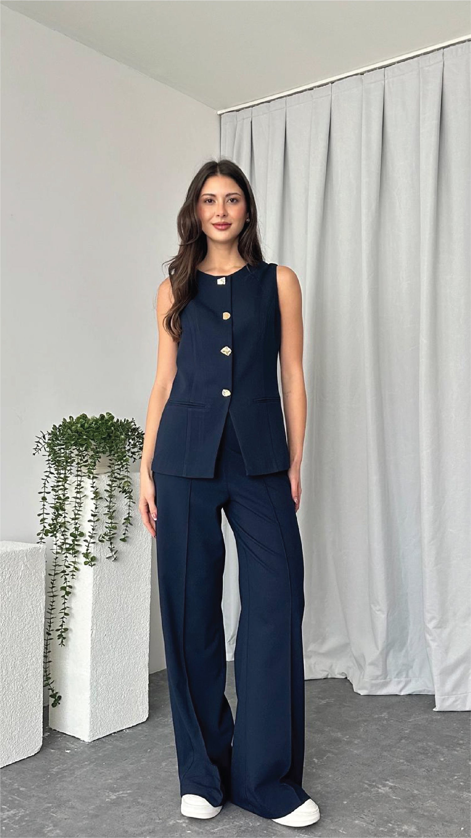 Leona Vest – Tailored Elegance