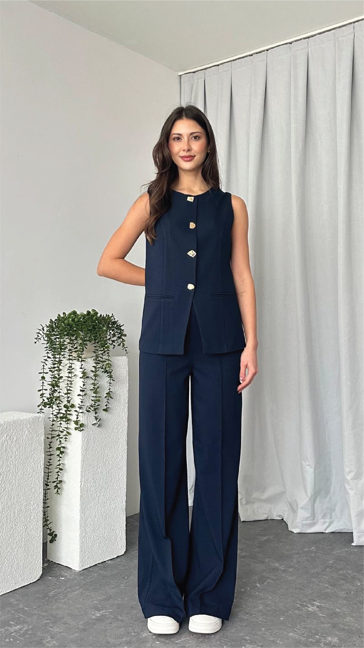 Leona Vest – Tailored Elegance