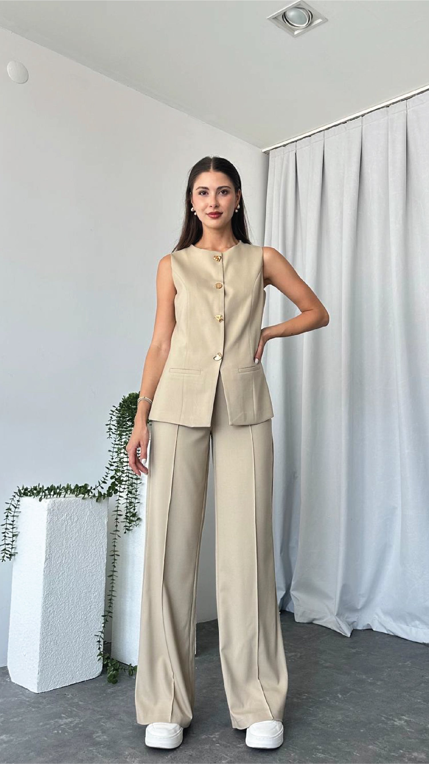Leona Vest – Tailored Elegance