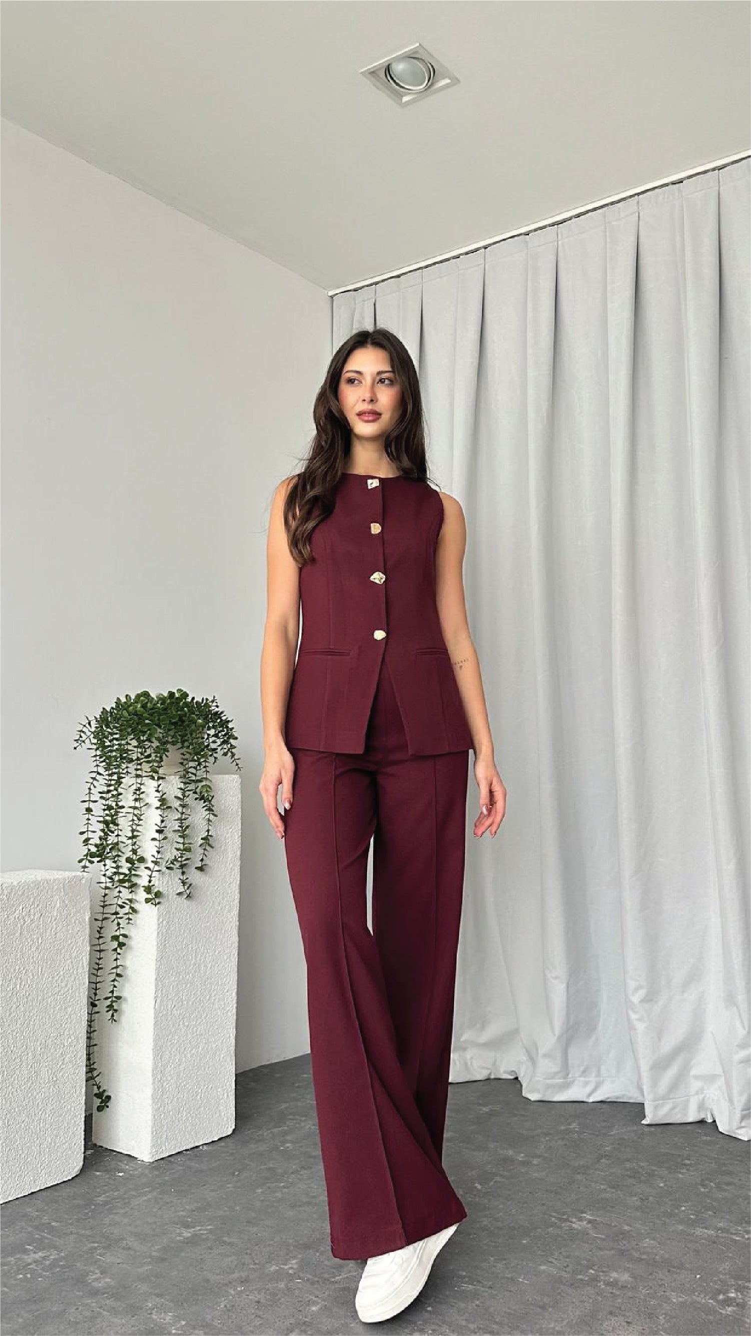 Leona Vest – Tailored Elegance