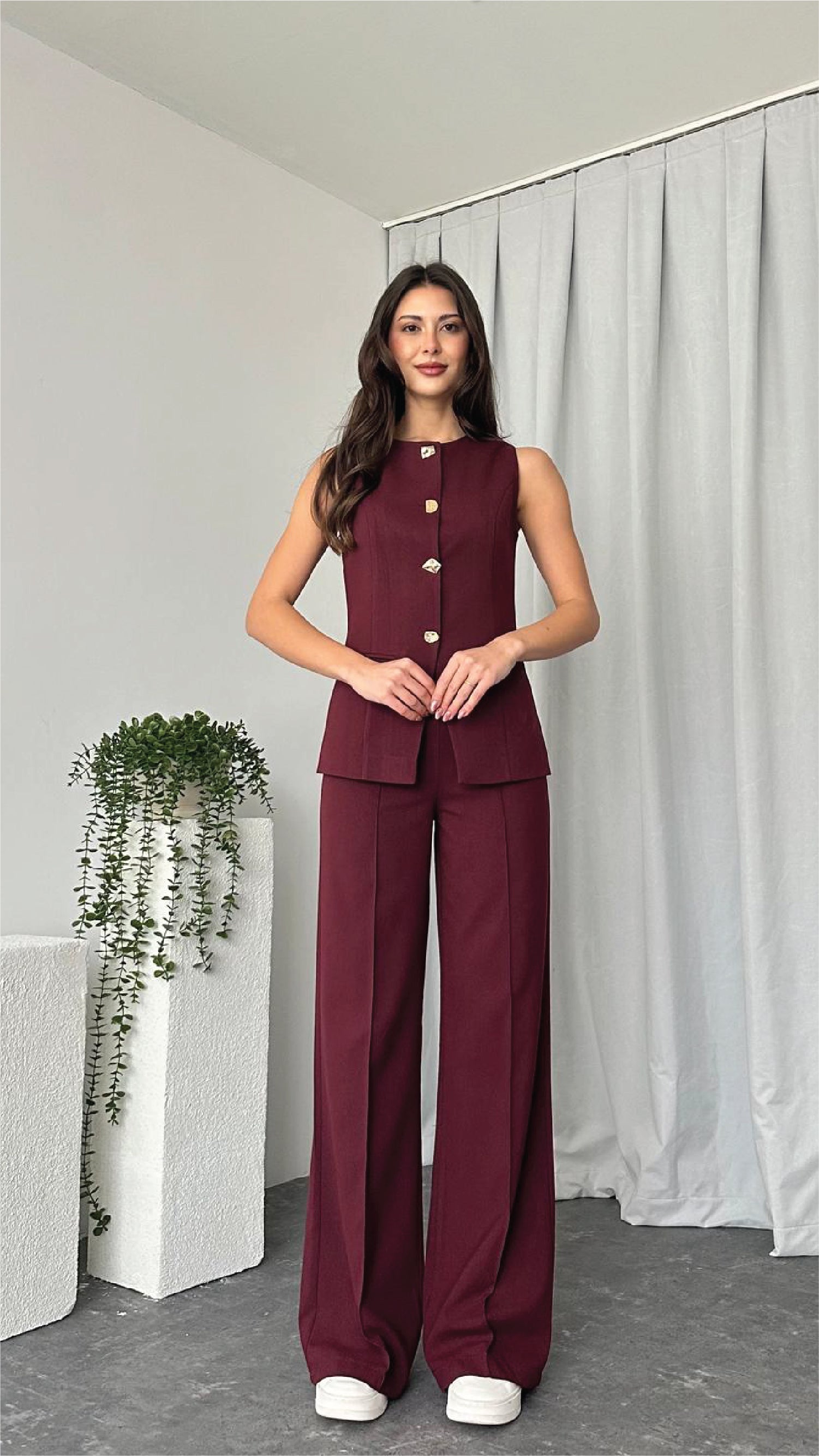 Leona Vest – Tailored Elegance