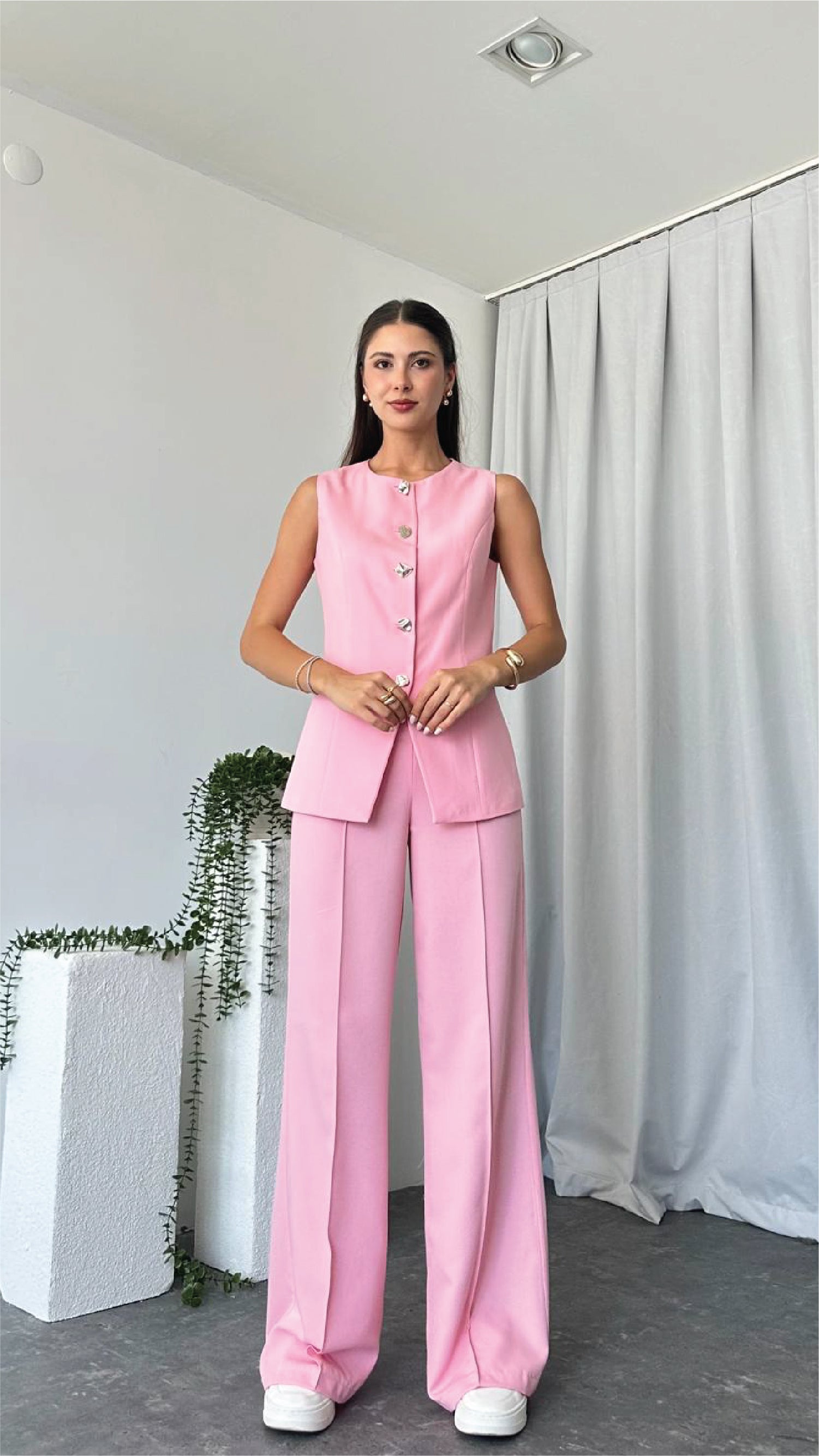 Leona Vest – Tailored Elegance