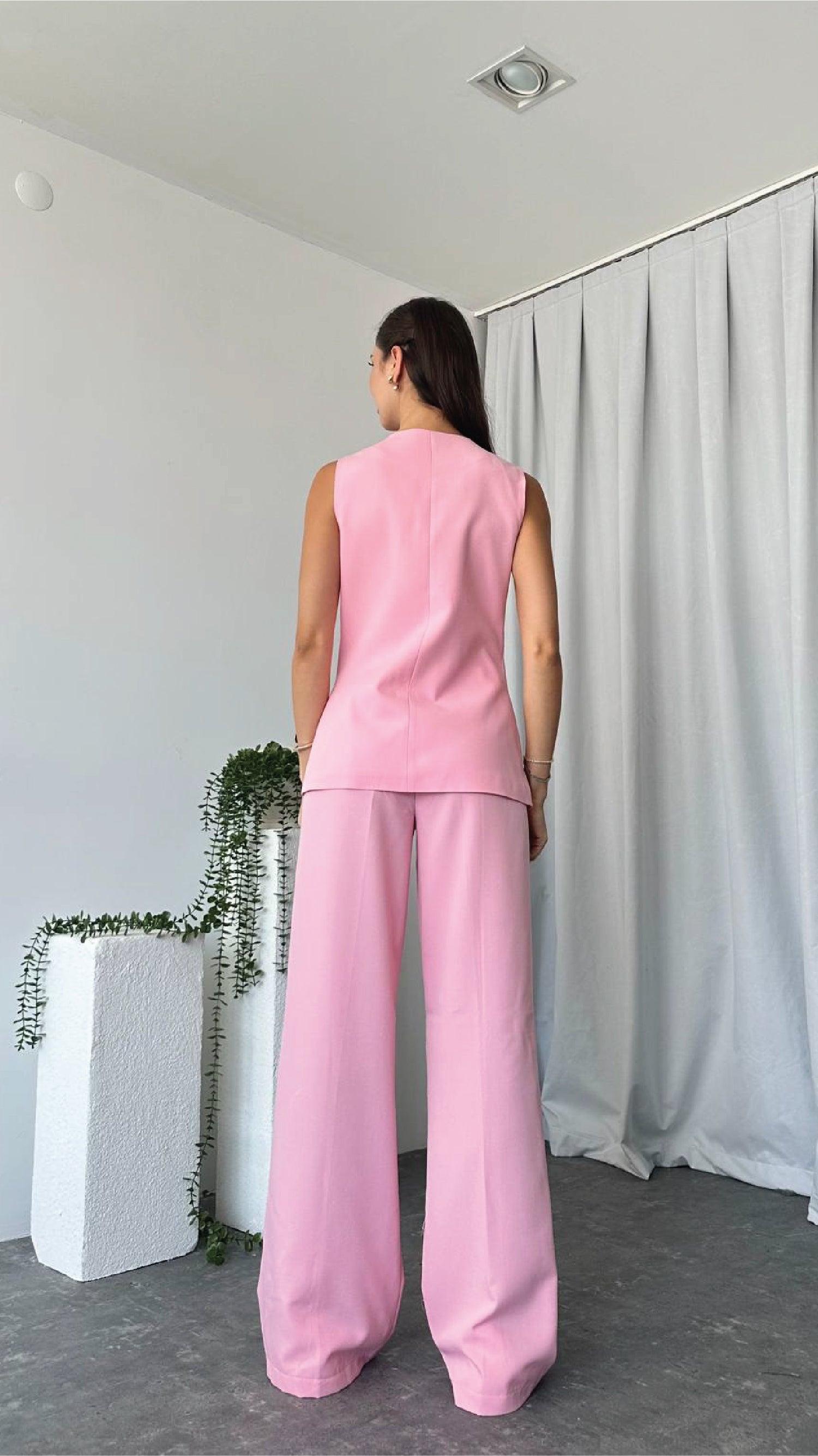 Leona Vest – Tailored Elegance