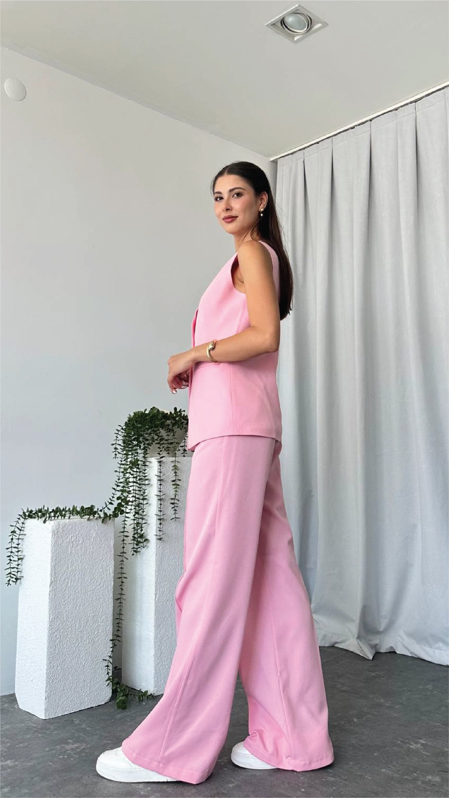 Leona Vest – Tailored Elegance