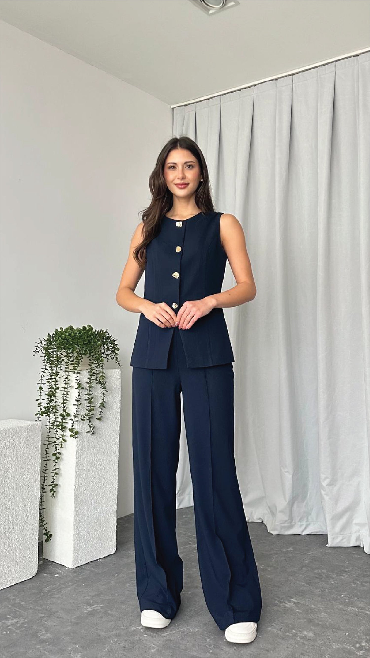 Leona Vest – Tailored Elegance