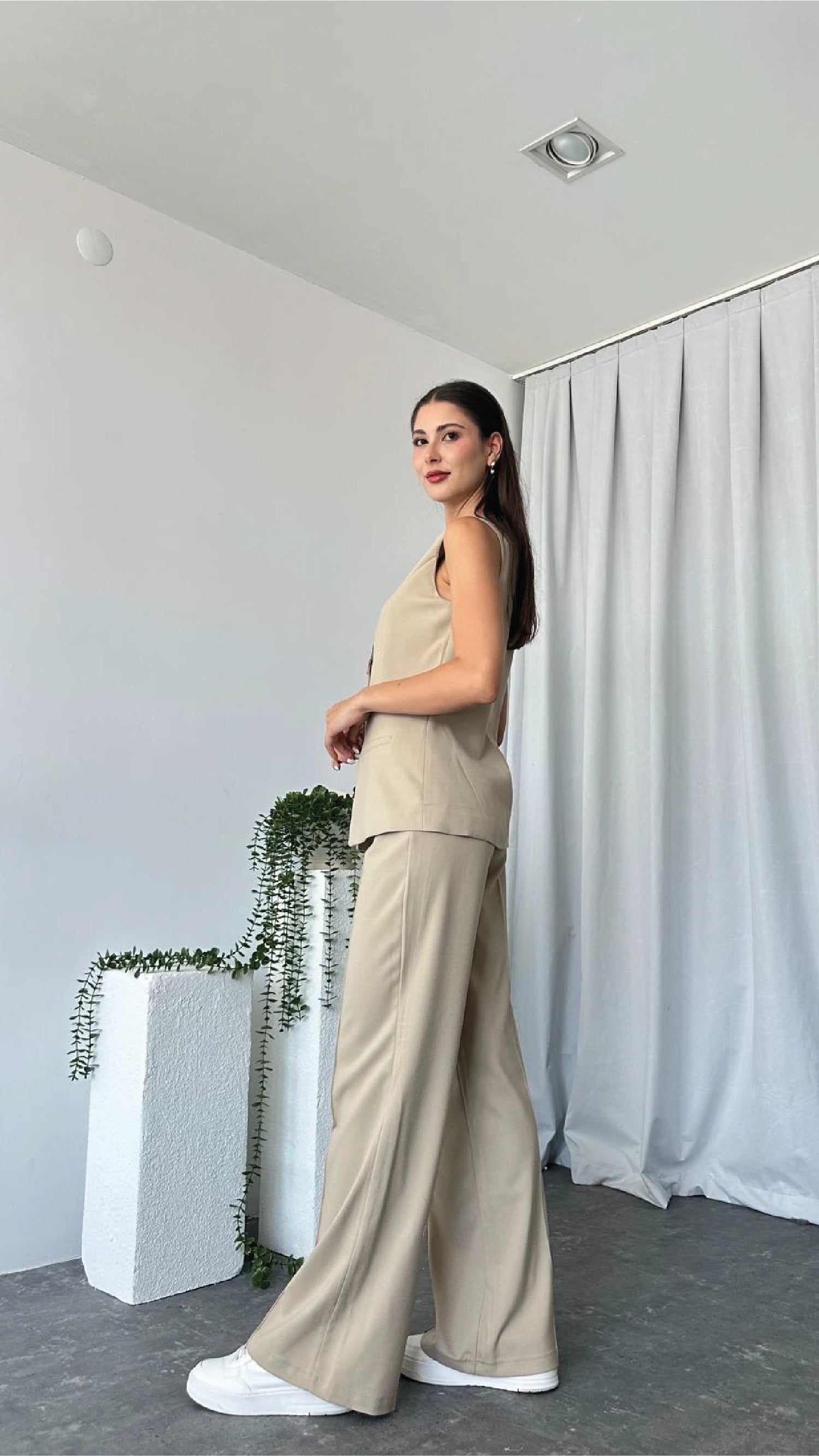 Leona Vest – Tailored Elegance