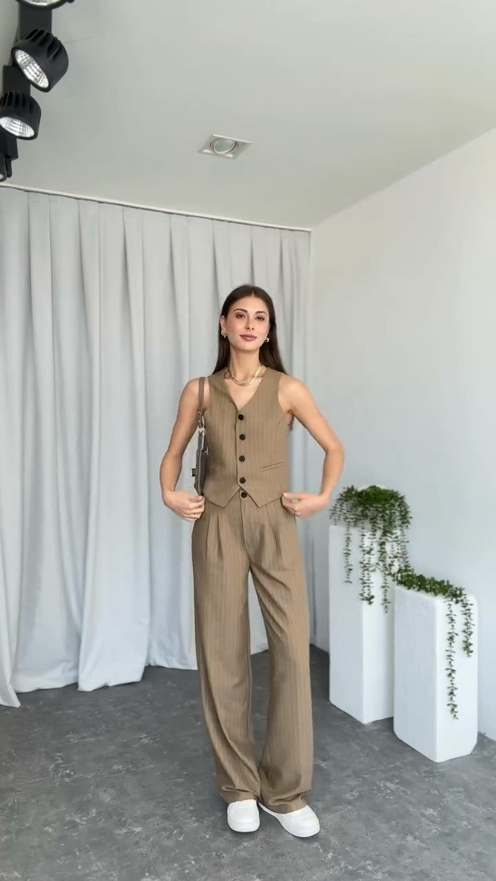 Rhea Vest – Sleek Structure