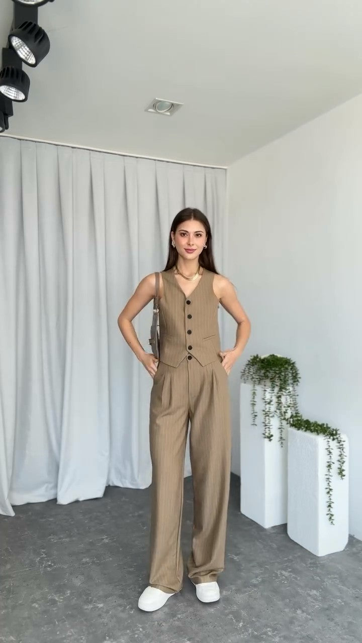 Rhea Vest – Sleek Structure