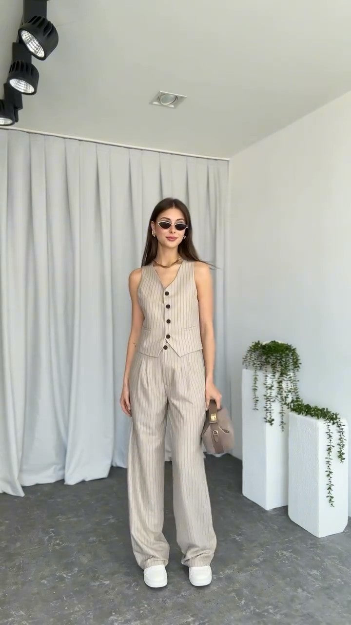 Rhea Vest – Sleek Structure