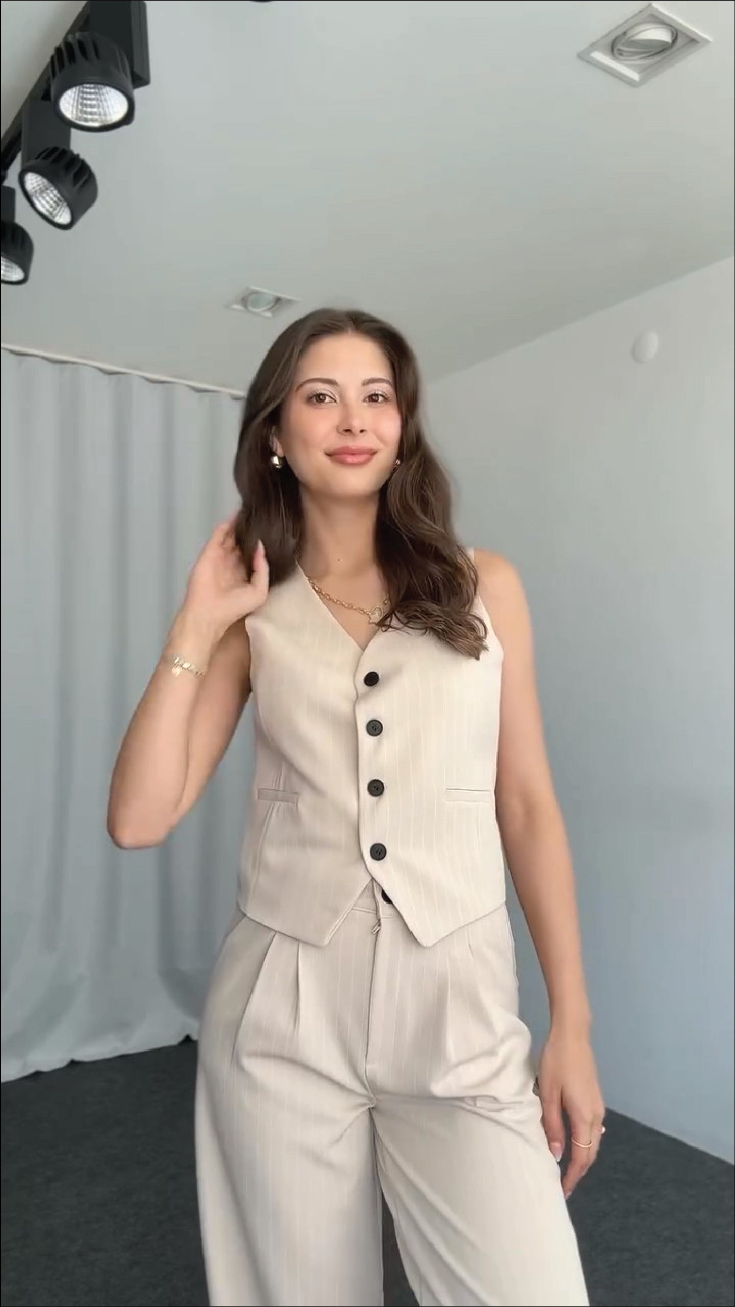 Lyra Vest – Bold Elegance