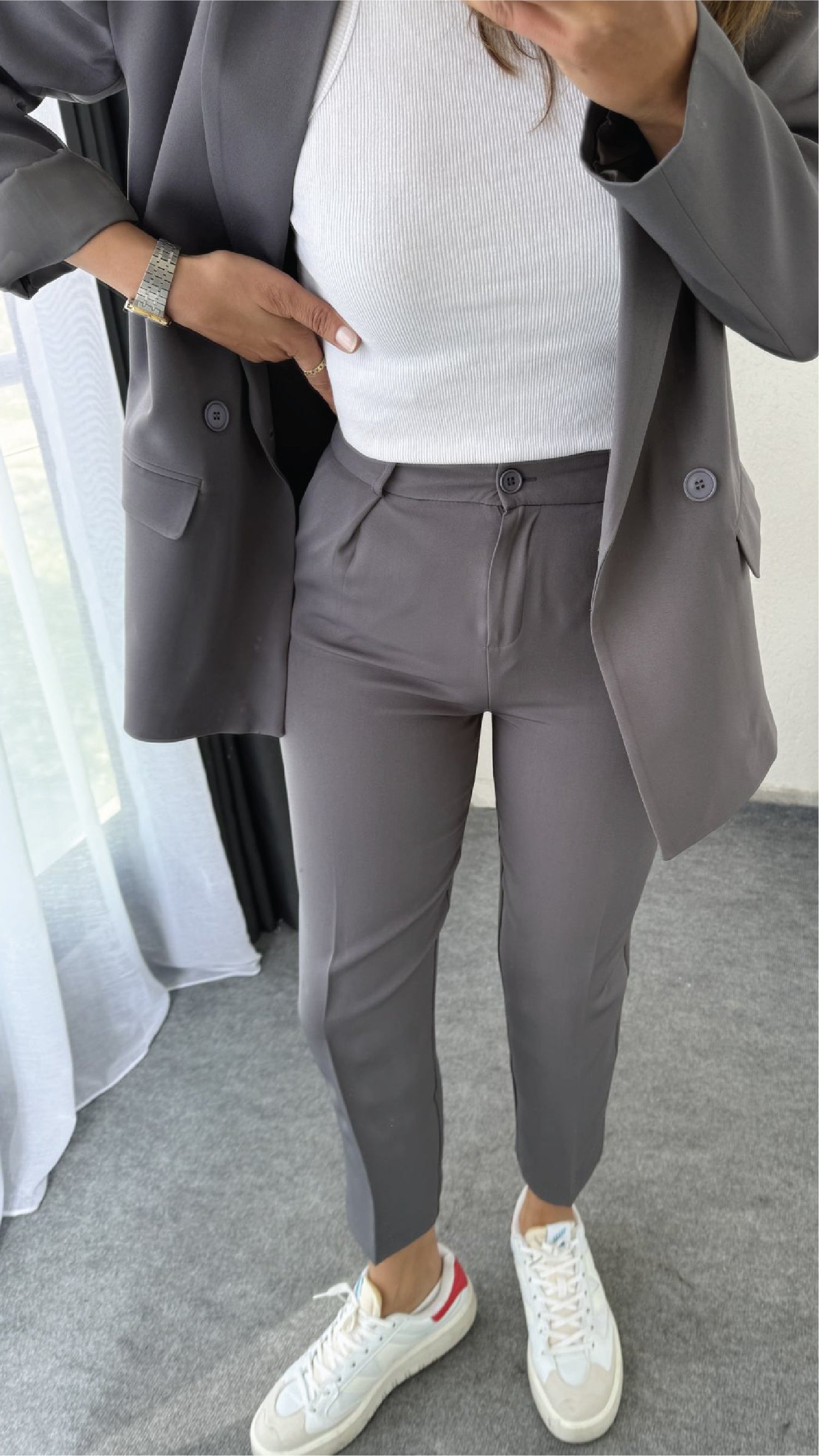Selene Blazer – Modern Charm