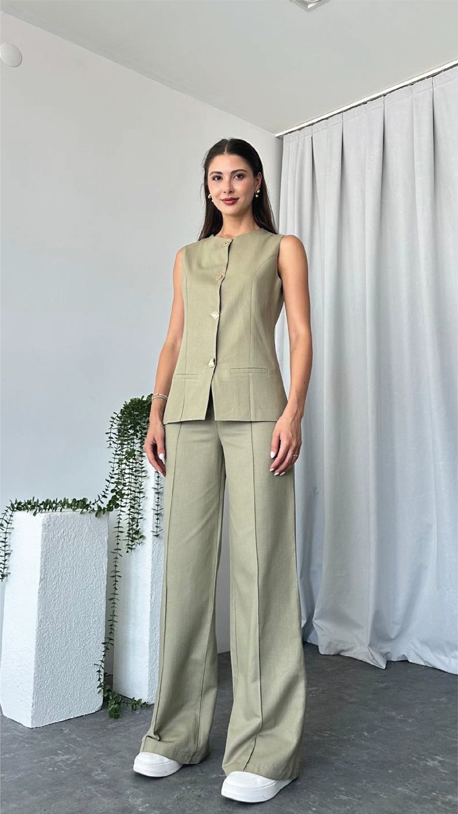 Leona Vest – Tailored Elegance