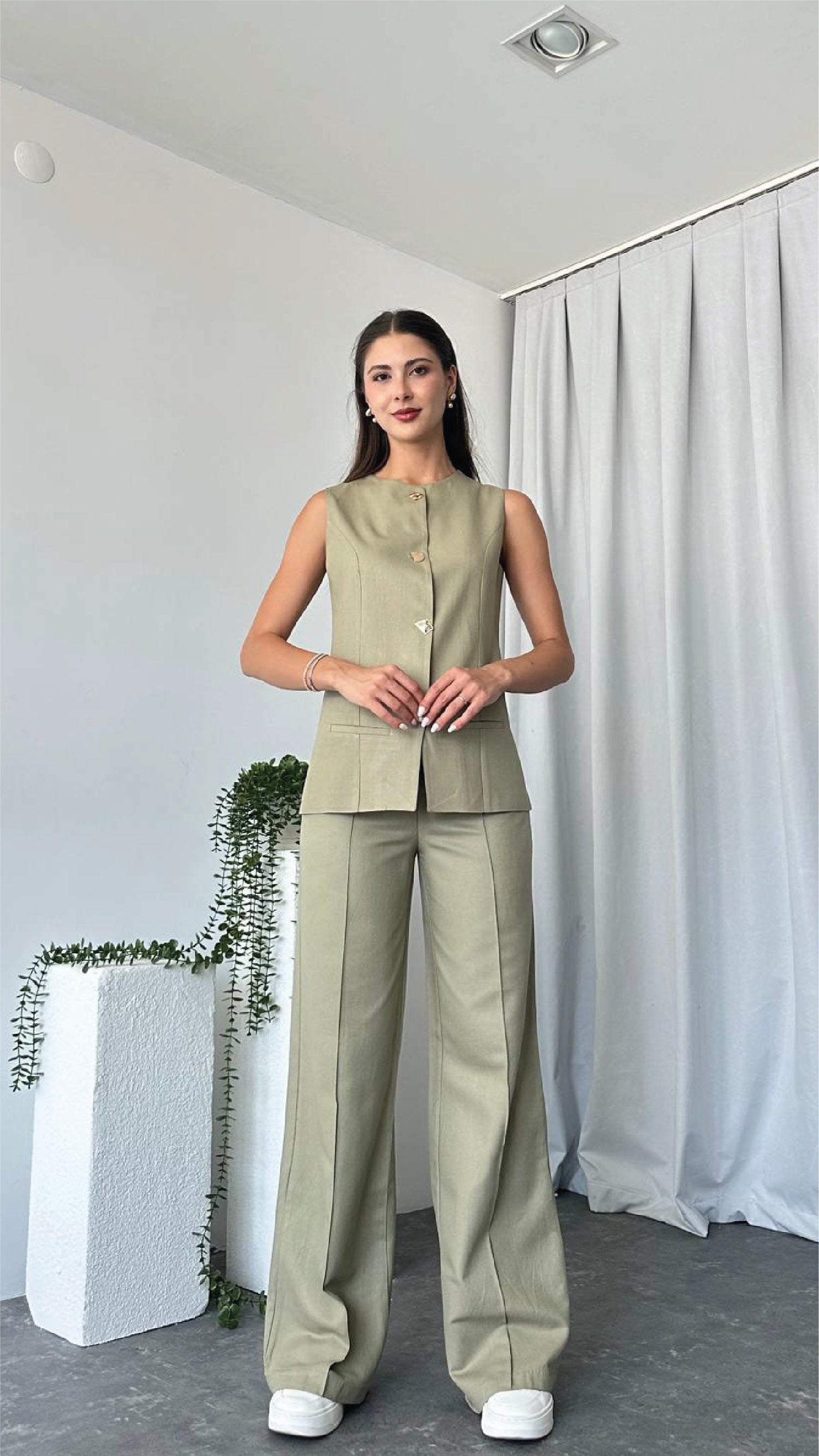 Leona Vest – Tailored Elegance