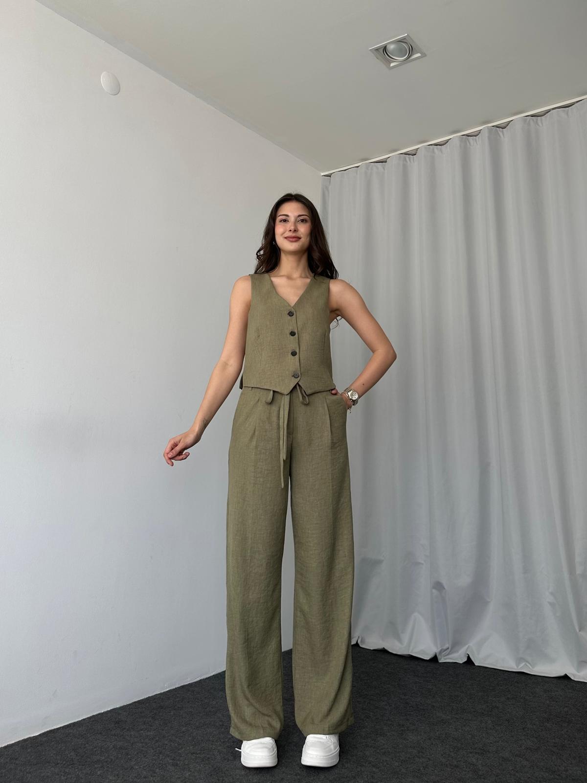 Mira Vest – Minimal Statement